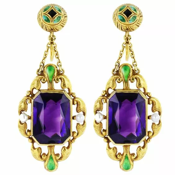 Прихований сенс у прикрасах борців за жіночі права.
4