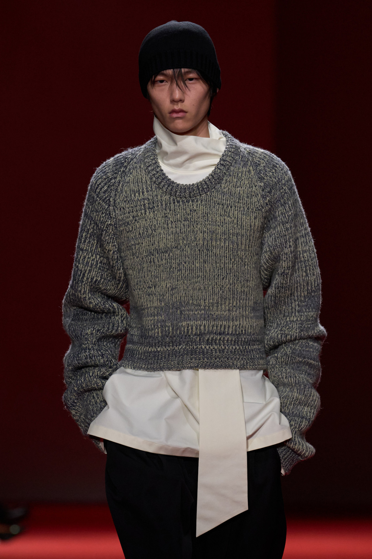 Округлені силуети та блискучі хутра: ключові тренди з показу Bottega Veneta
24