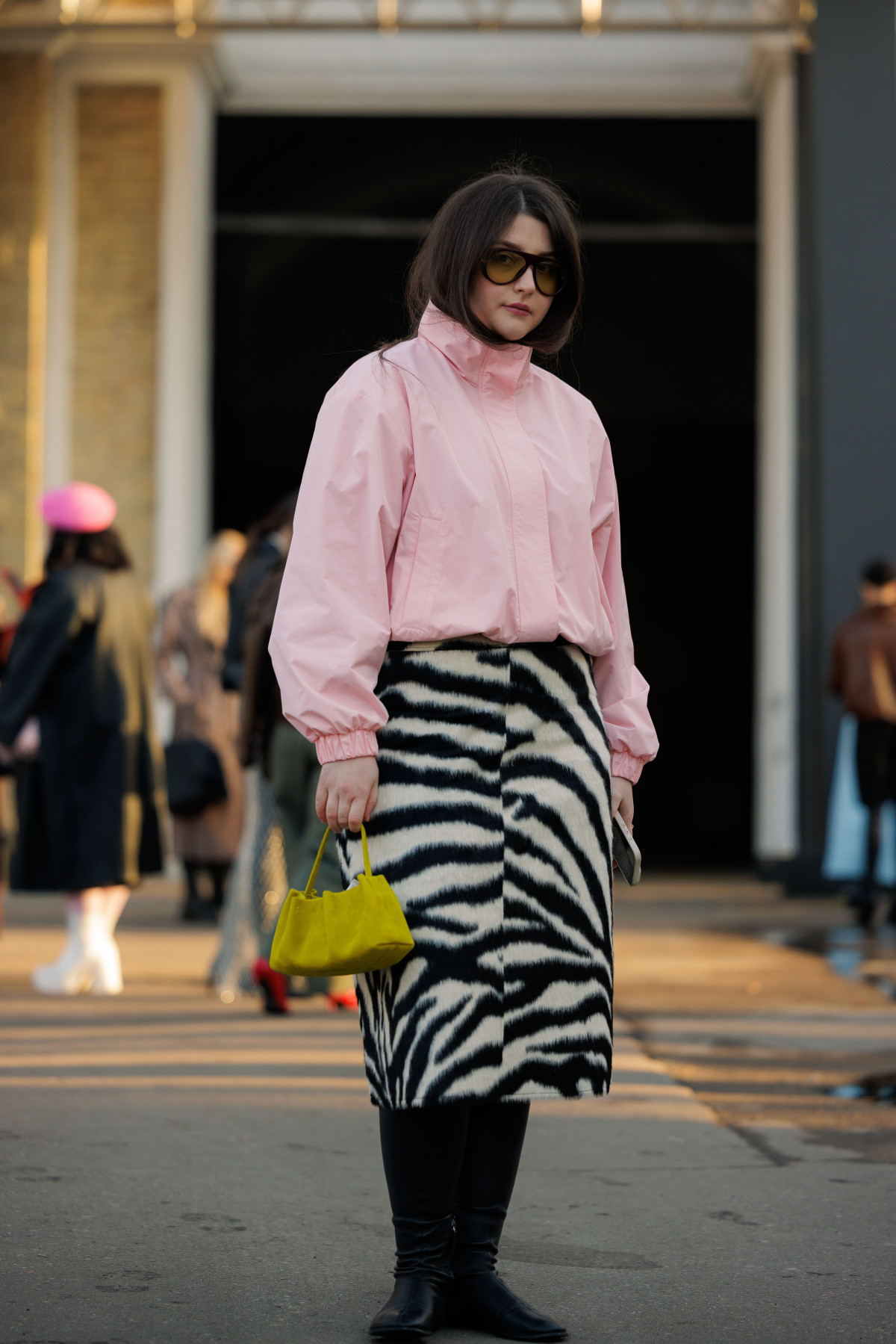 Вулична мода: образи від відвідувачів другого дня Ukrainian Fashion Week, осінь-зима 2026/2027
24