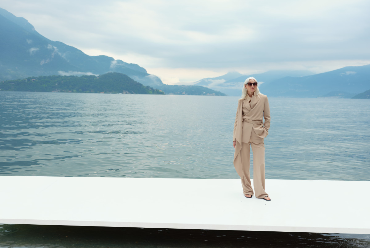 ELY ELY показав весняно-літню колекцію 2026, черпаючи натхнення з динаміки сьогодення для жінок.
4