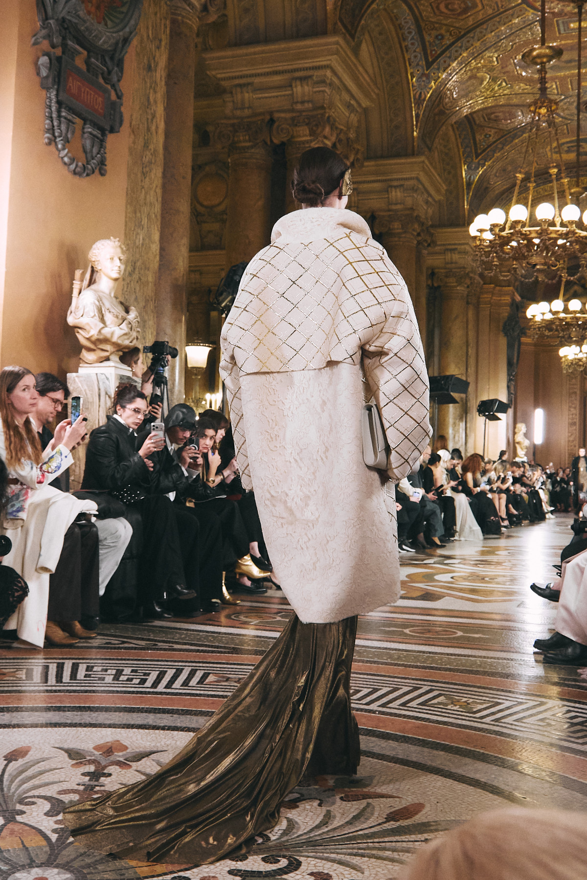 YS Couture: Український погляд на Паризькому подіумі
24