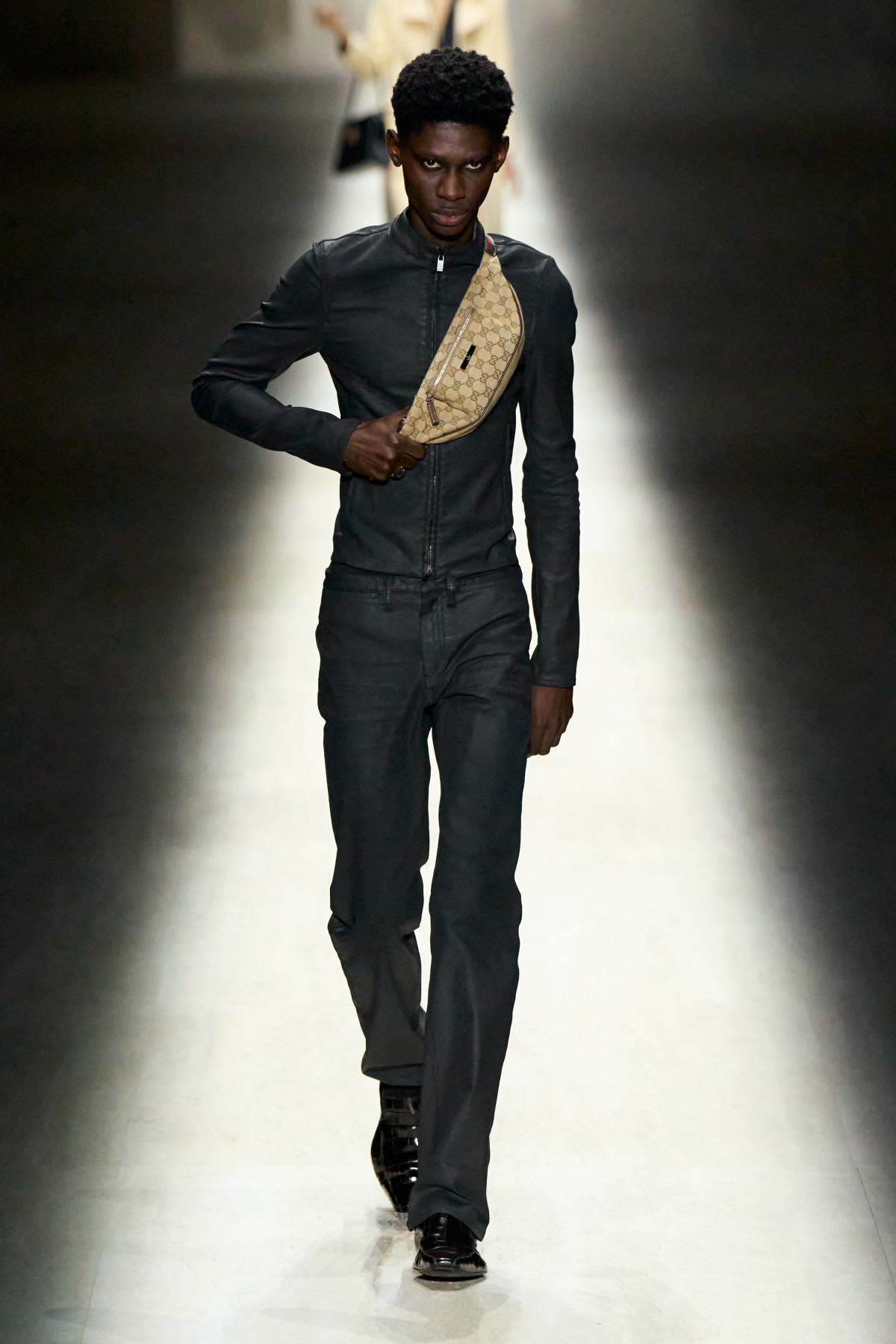 Gucci по-новому від Демни Гвасалії: враження від першого шоу дизайнера
14