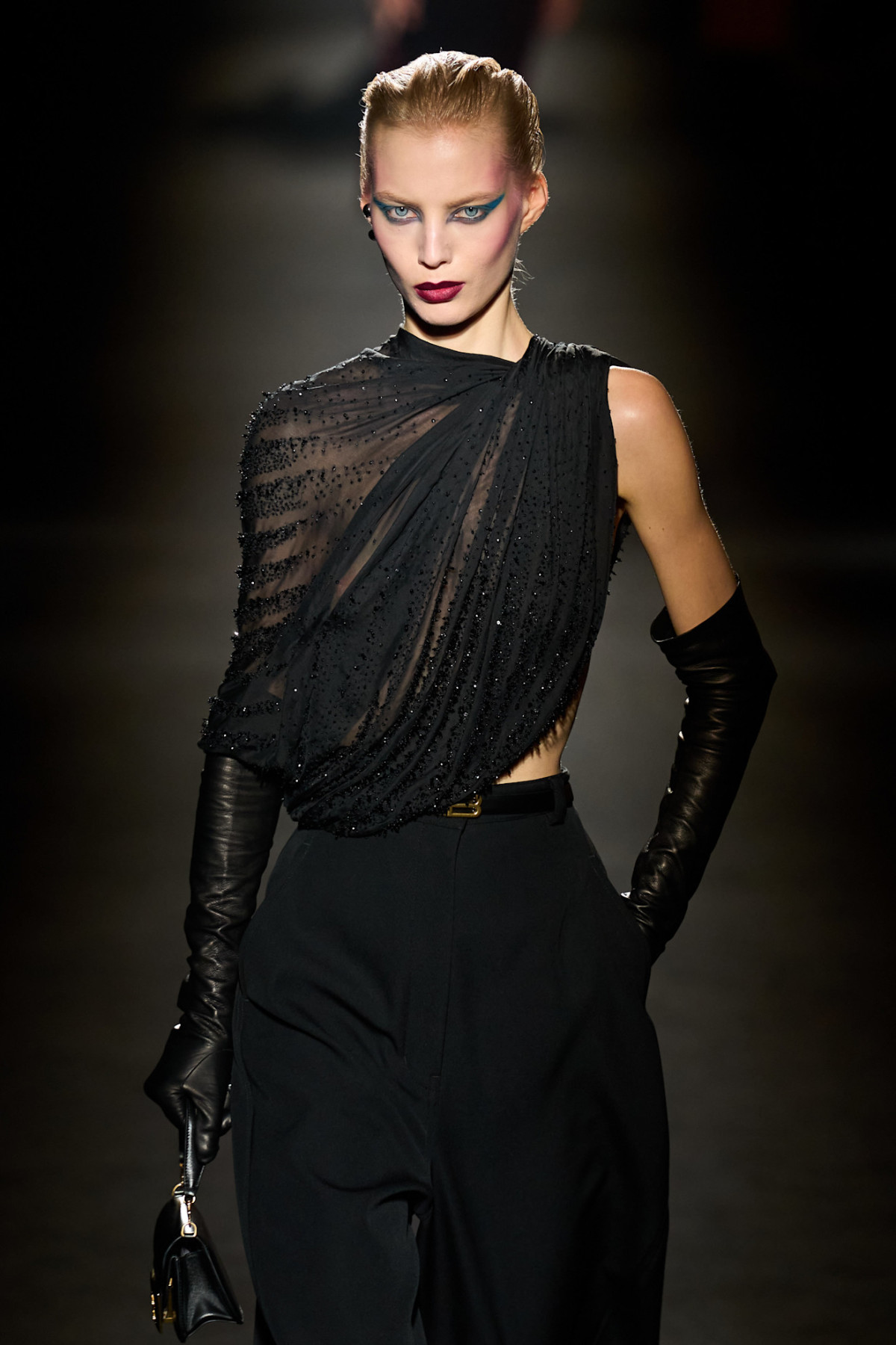 Вісім ключових порад від Balenciaga для стильного оновлення гардеробу.
6