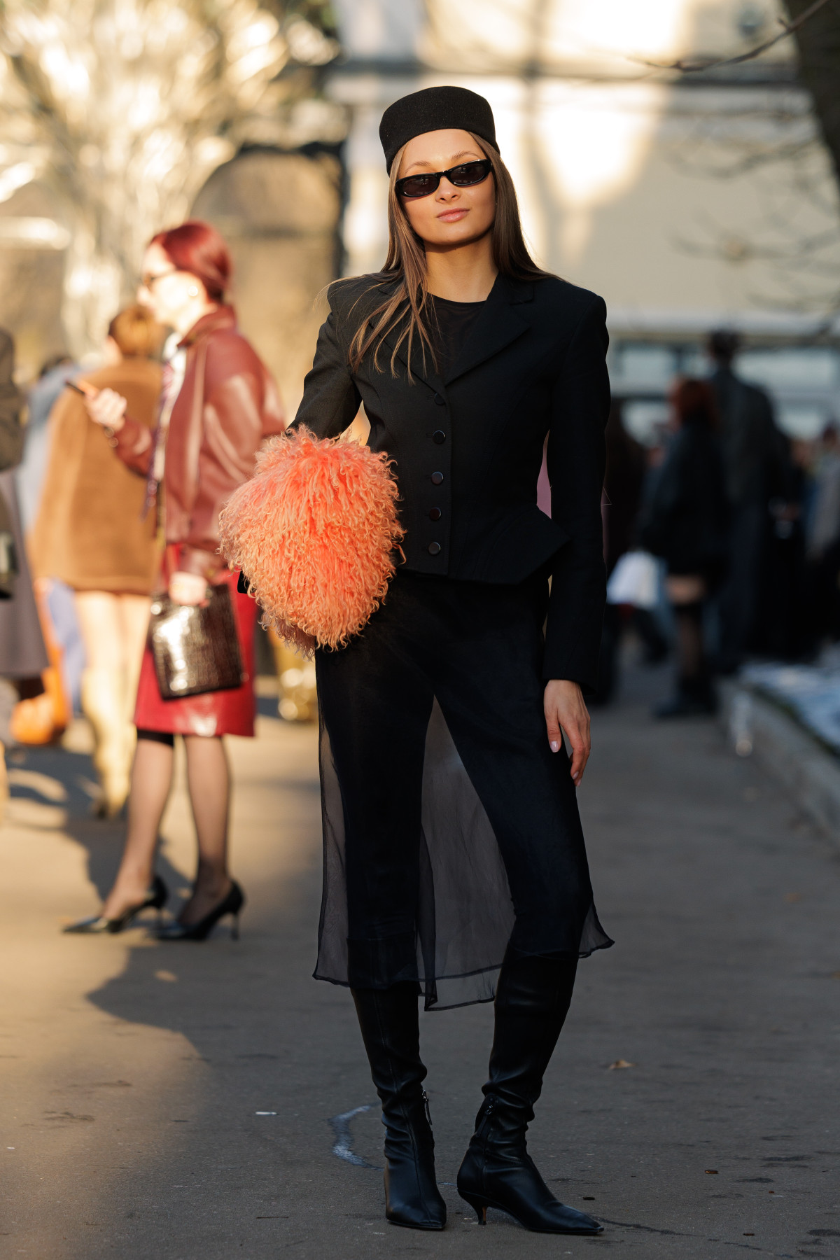 Вулична мода: образи відвідувачів третього дня Ukrainian Fashion Week осінньо-зимового сезону 2026/27
71