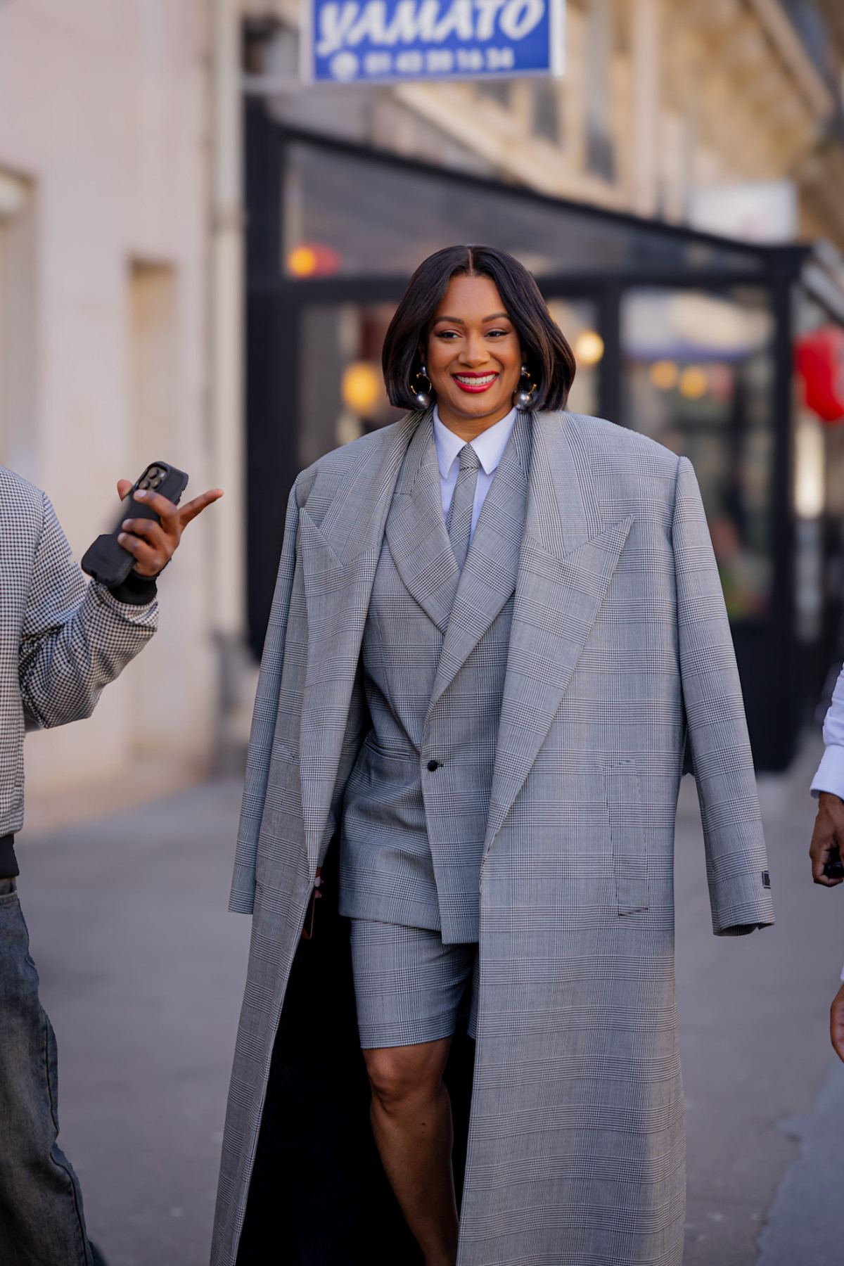 П'ять стилів носіння краватки від парижанок.
0