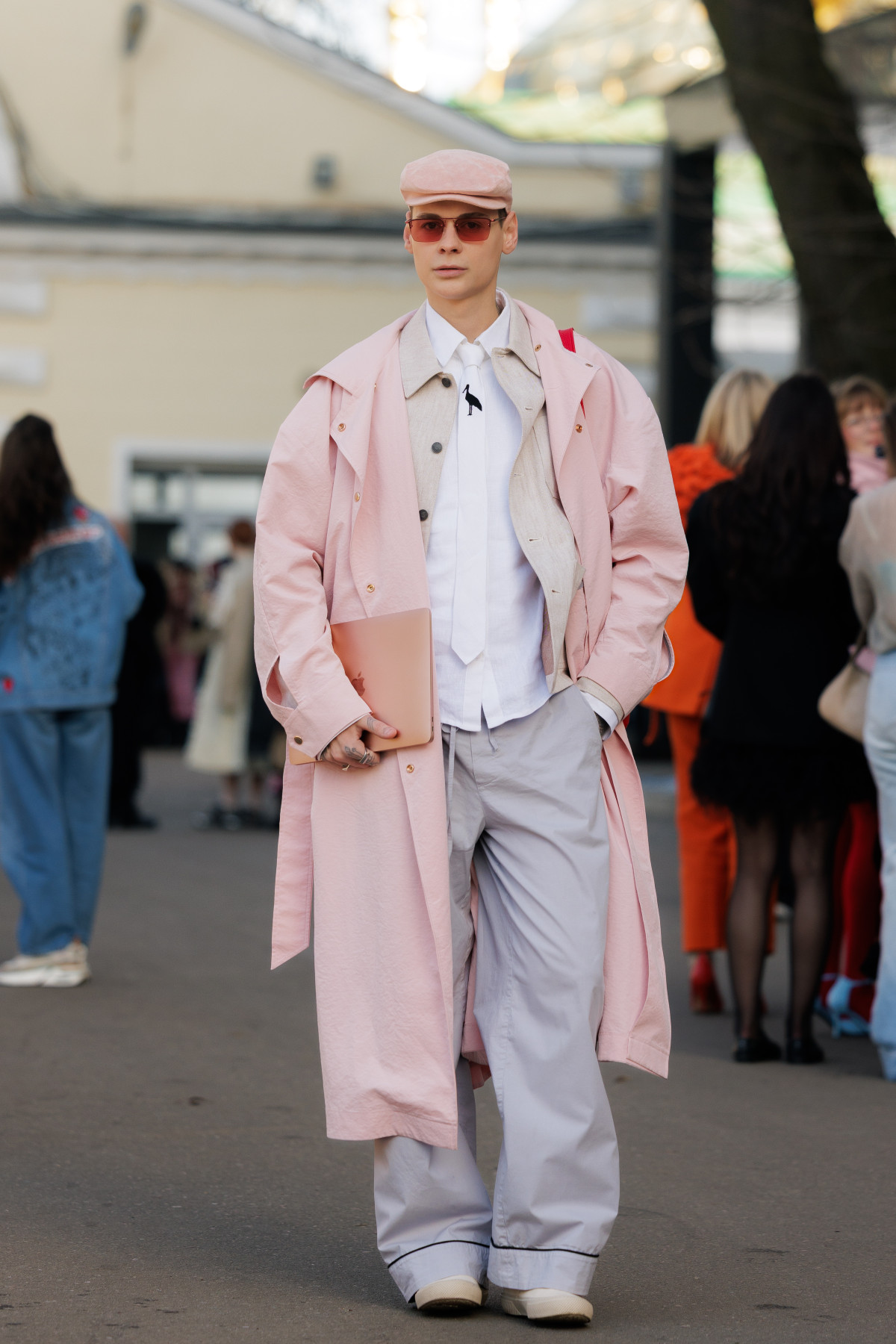 Вулична мода: образи відвідувачів четвертого дня Ukrainian Fashion Week осінньо-зимового сезону 2026/27
18