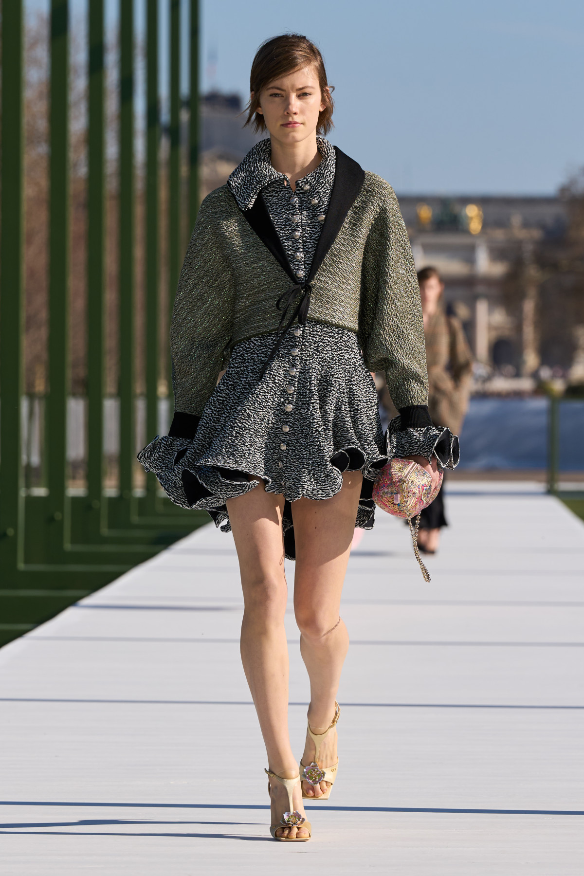 Андерсон переосмислює вуличний стиль в колекції Dior осінь-зима 2026-2027
32