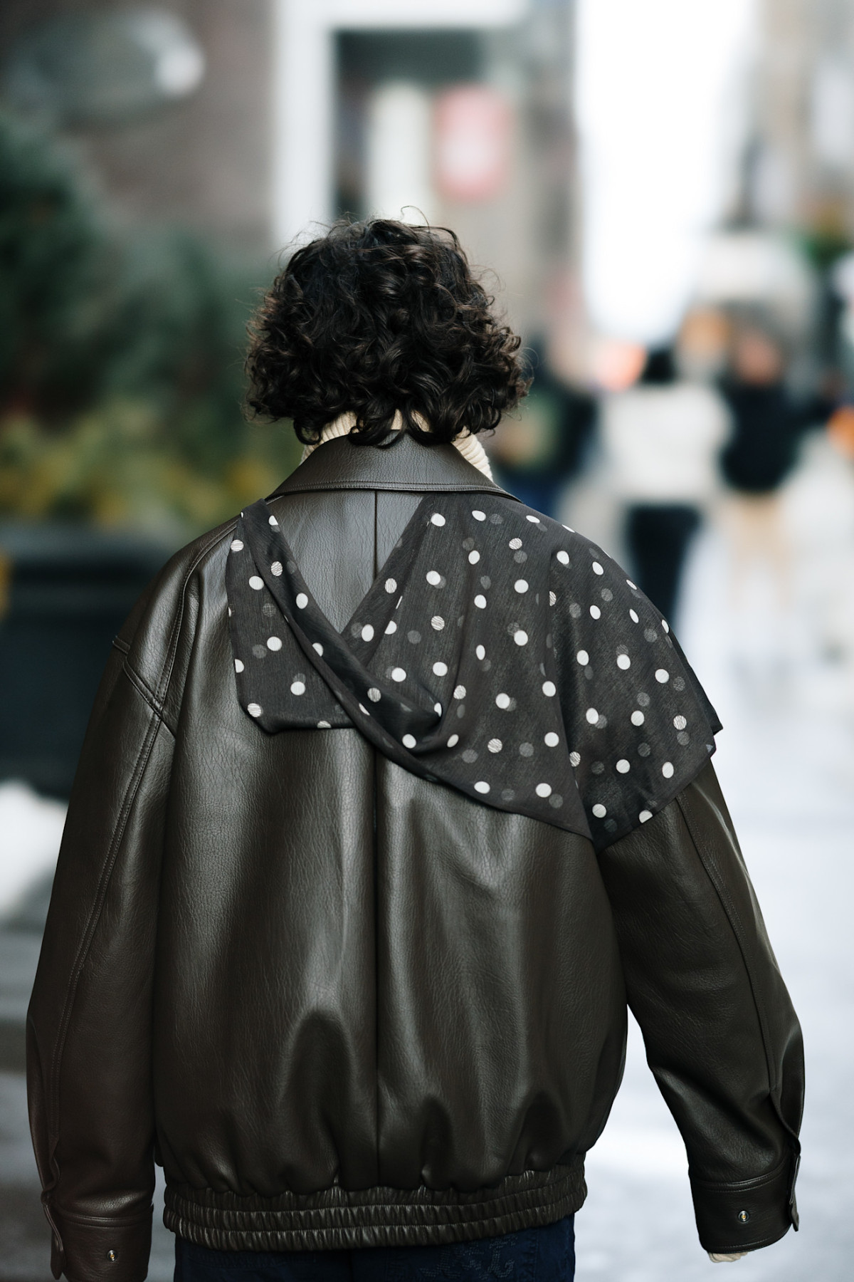 Горошок в моді: весняні луки з використанням принта.
12