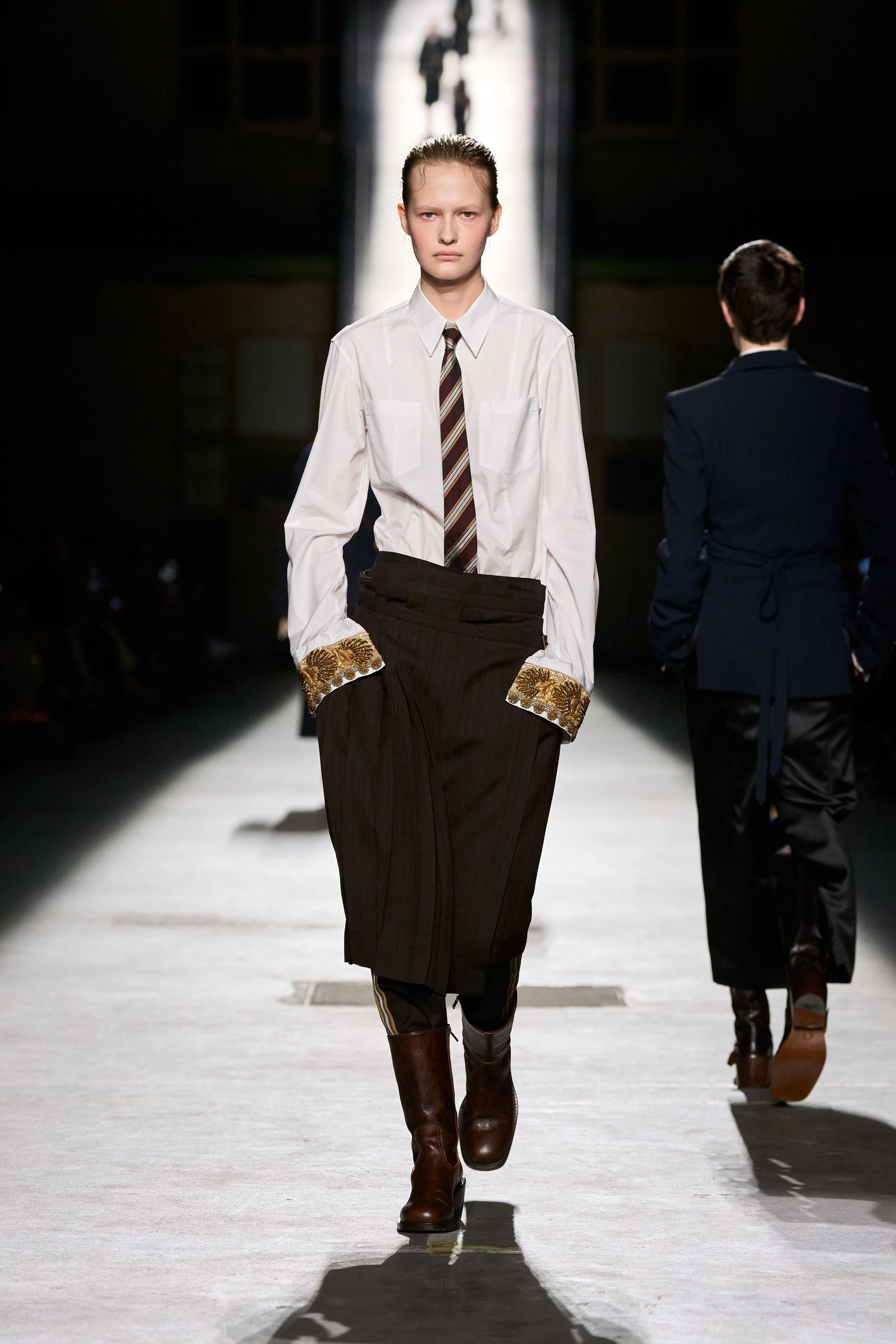 Юнацькі спогади: погляд на свіжу збірку Dries Van Noten осінь-зима 2026/2027
1