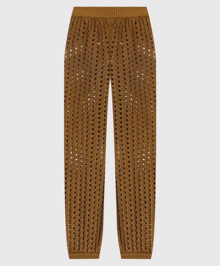 Чи зможуть брюки потіснити денім цьогоріч?
6