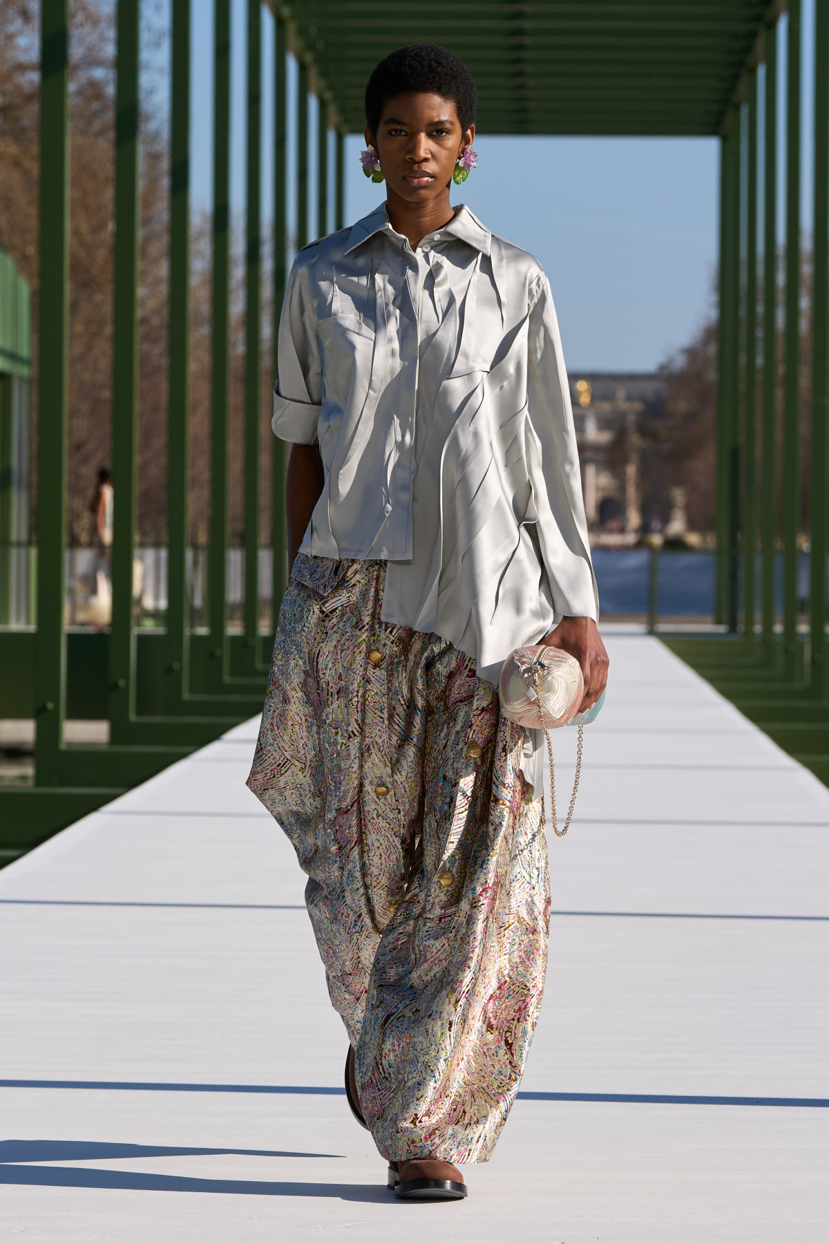 Андерсон переосмислює вуличний стиль в колекції Dior осінь-зима 2026-2027
28