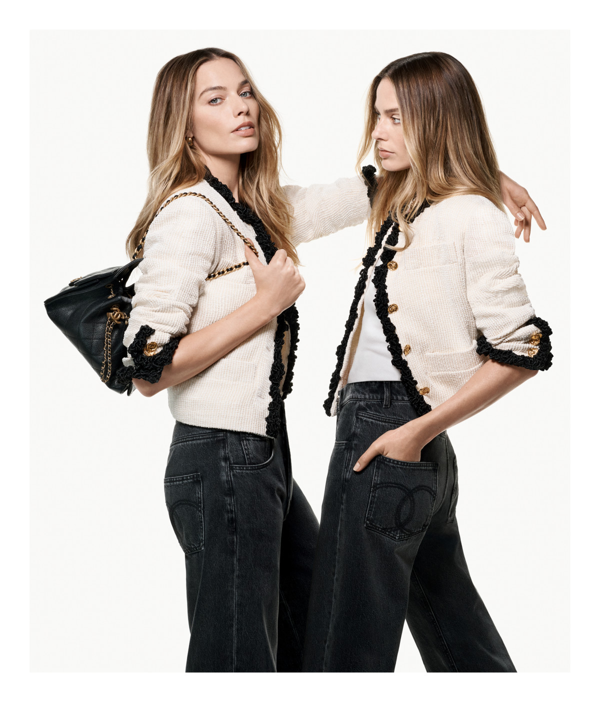 Роббі засяяла в новій рекламній кампанії сумки Chanel 25
0