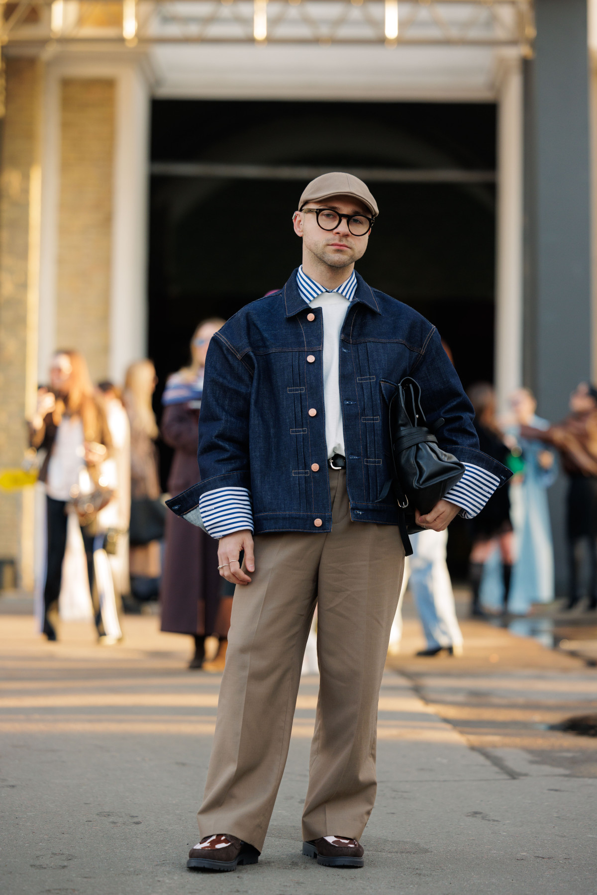 Вулична мода: образи від відвідувачів другого дня Ukrainian Fashion Week, осінь-зима 2026/2027
35