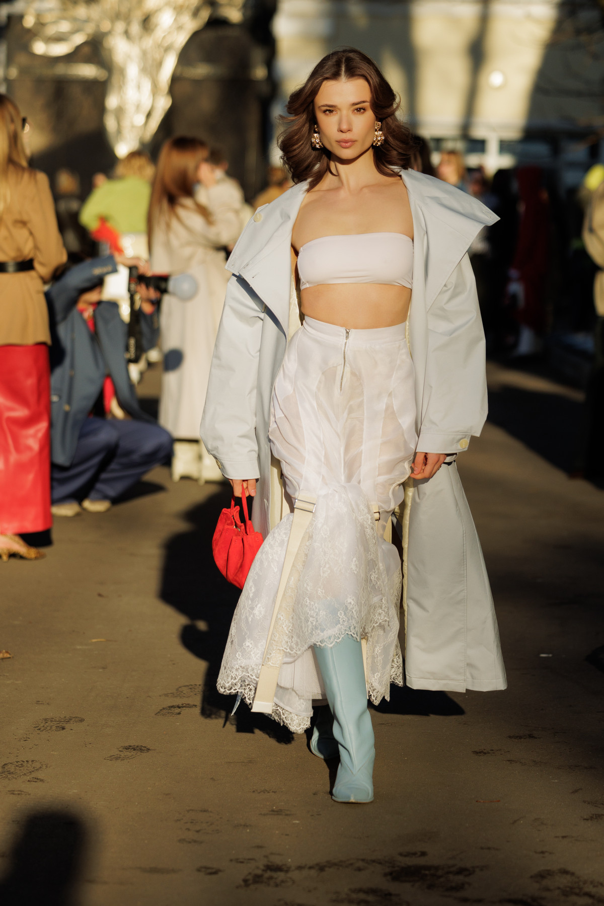 Вулична мода: образи відвідувачів третього дня Ukrainian Fashion Week осінньо-зимового сезону 2026/27
75