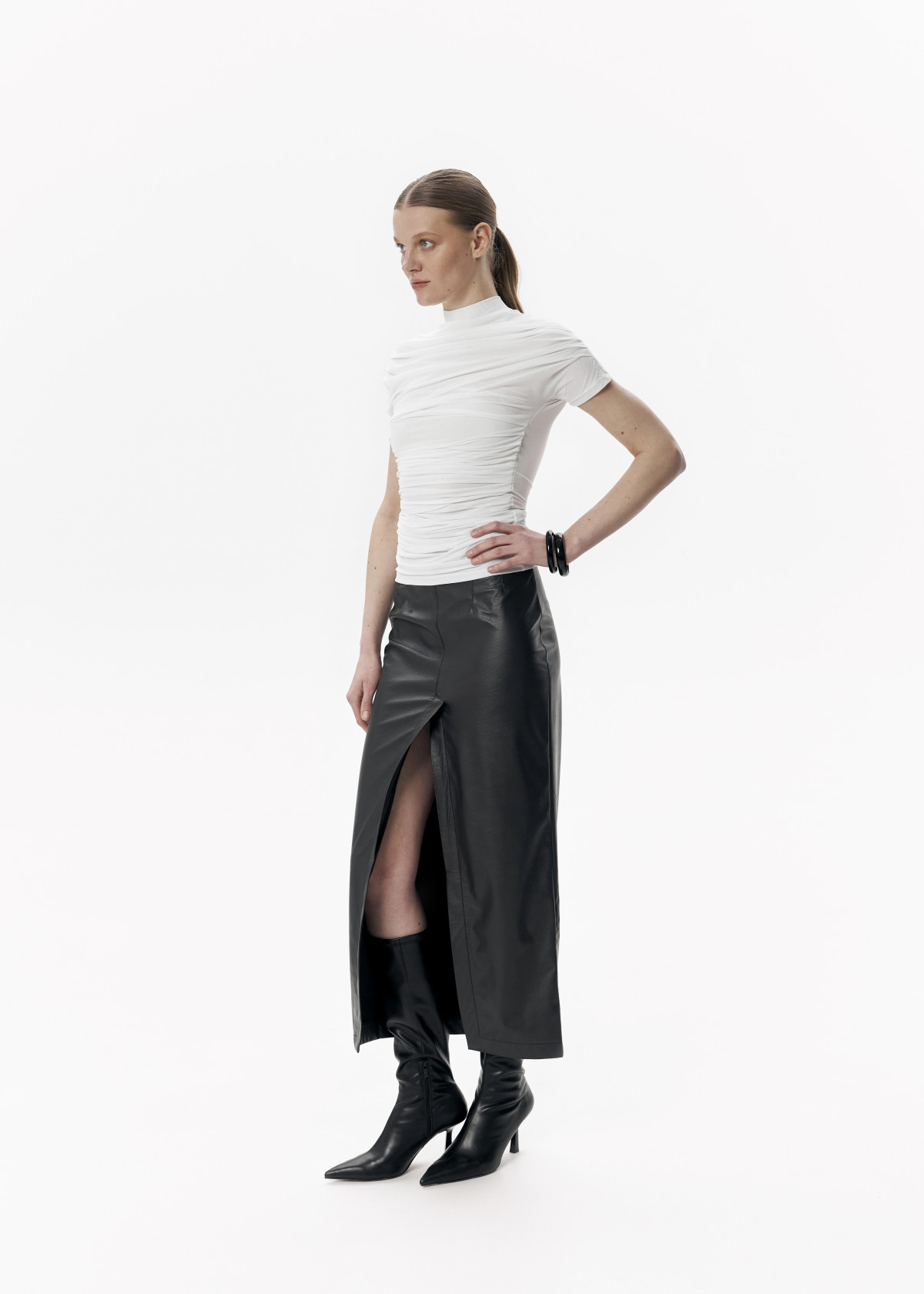 Тренди березня: стильні обнови від українських дизайнерів для весняного гардеробу
36