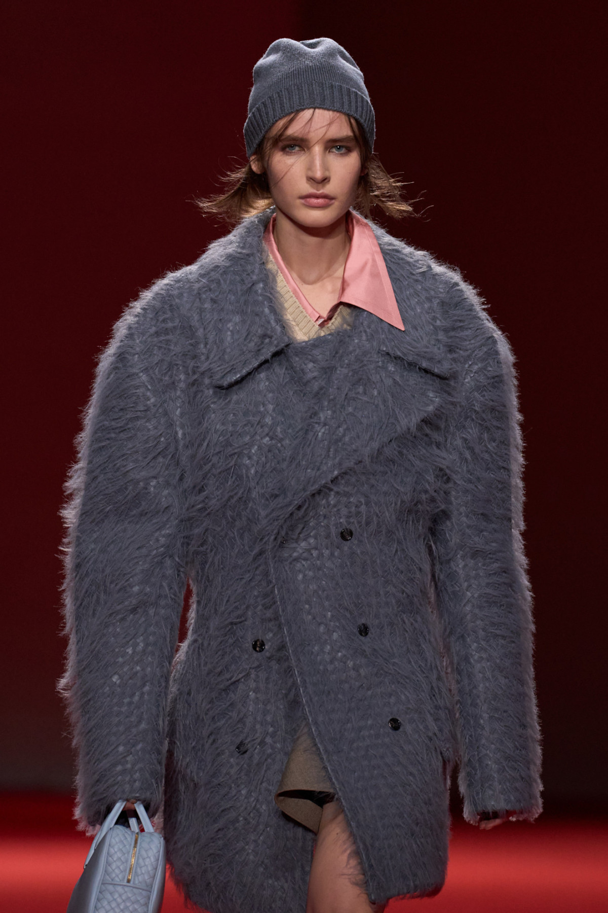 В'язані шапки знову в моді: несподіване рішення від Bottega Veneta
6