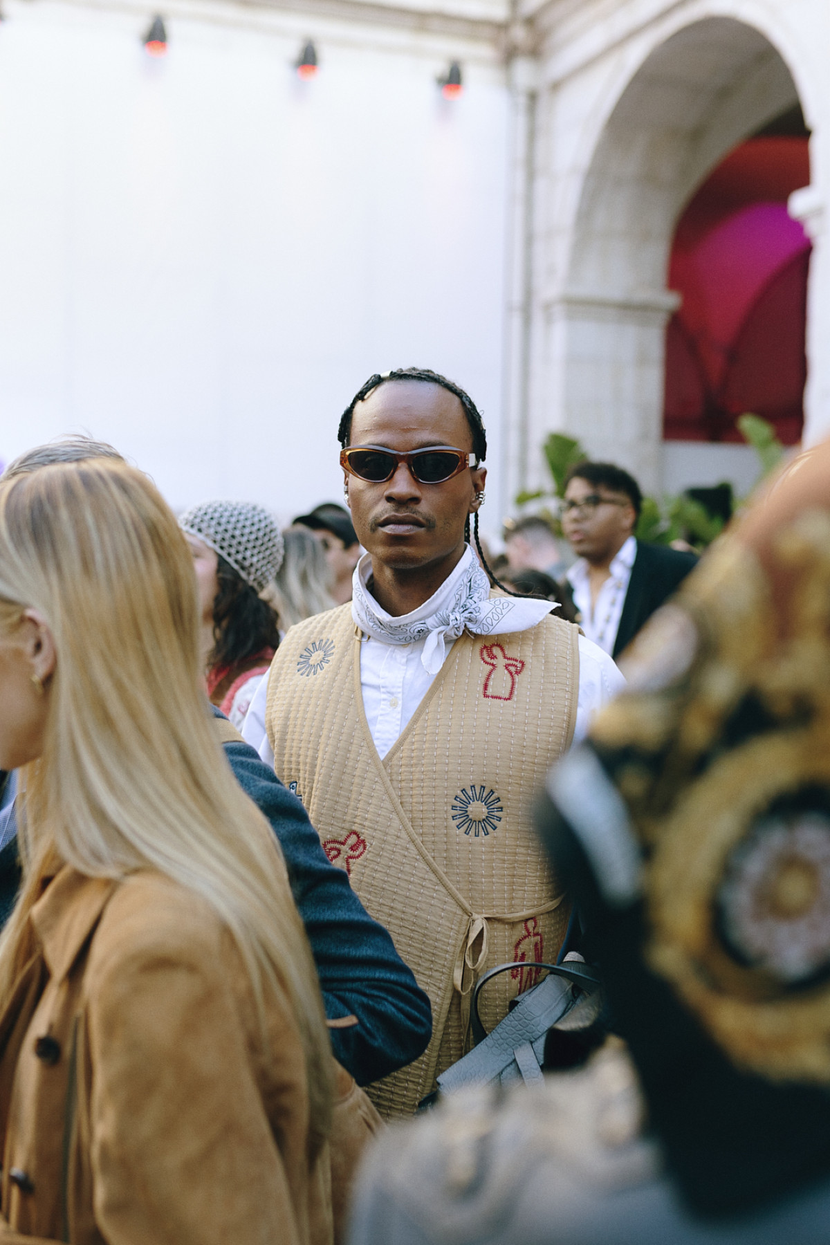 Найстильніші аутфіти з вулиць Тижня моди в Лісабоні
13