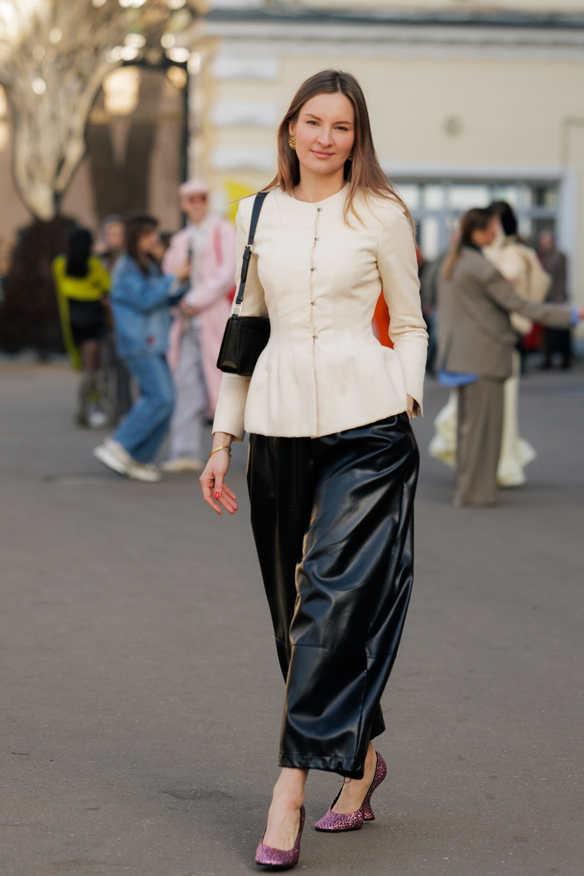 Вулична мода: образи відвідувачів четвертого дня Ukrainian Fashion Week осінньо-зимового сезону 2026/27
54