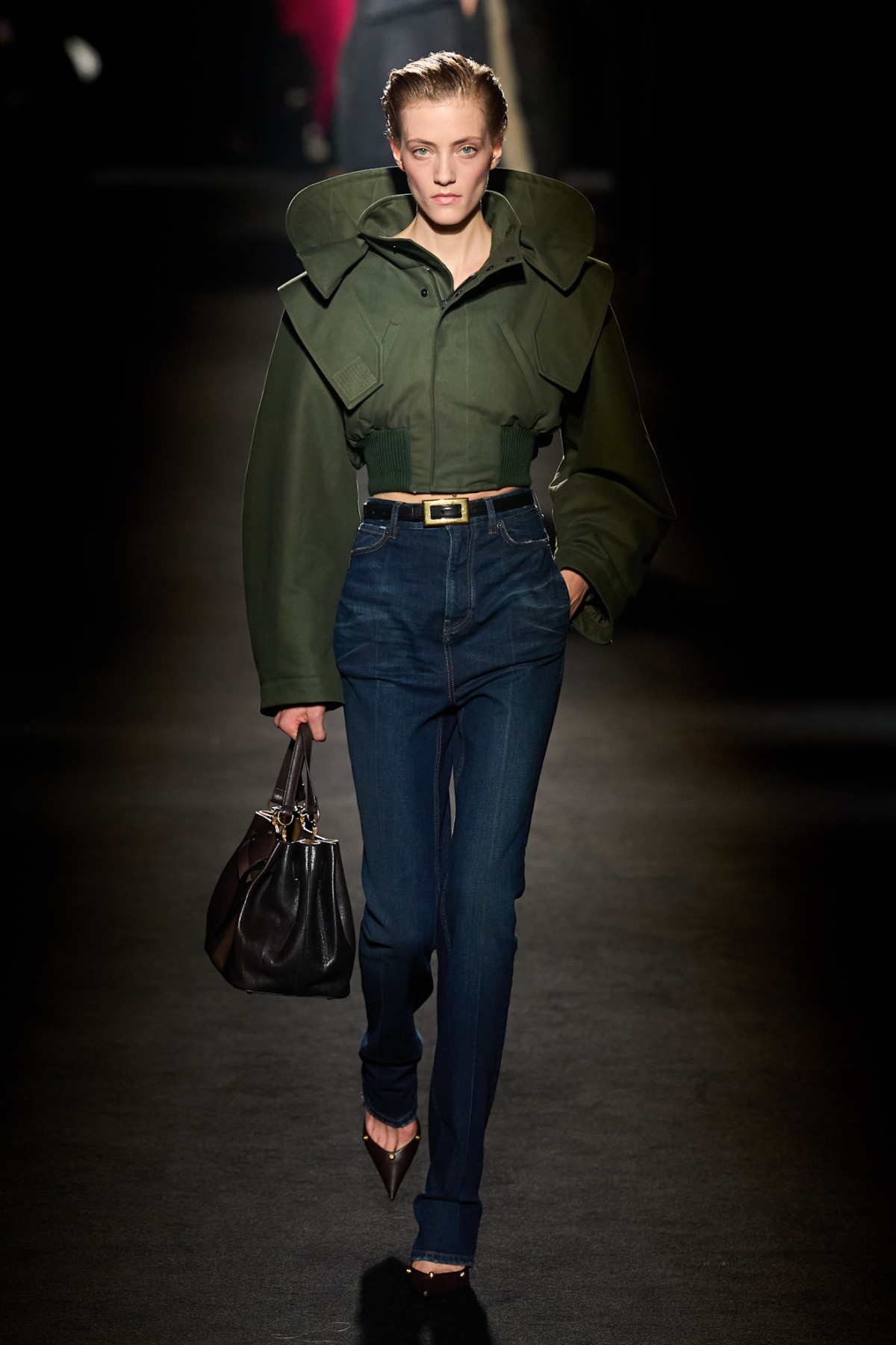 Вісім ключових порад від Balenciaga для стильного оновлення гардеробу.
14