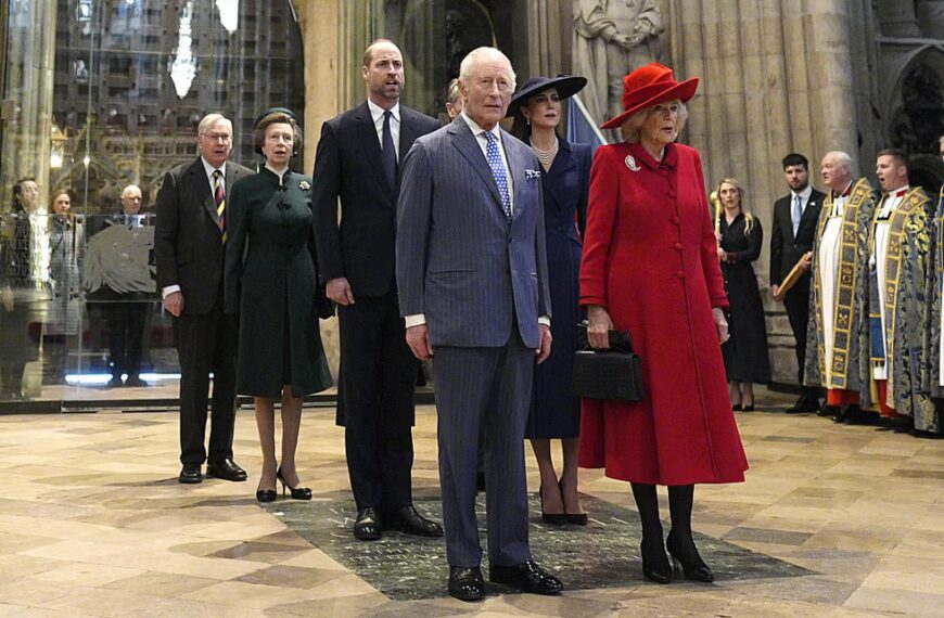 Британська королівська родина проводить своє найбільше публічне возз'єднання з моменту арешту Ендрю