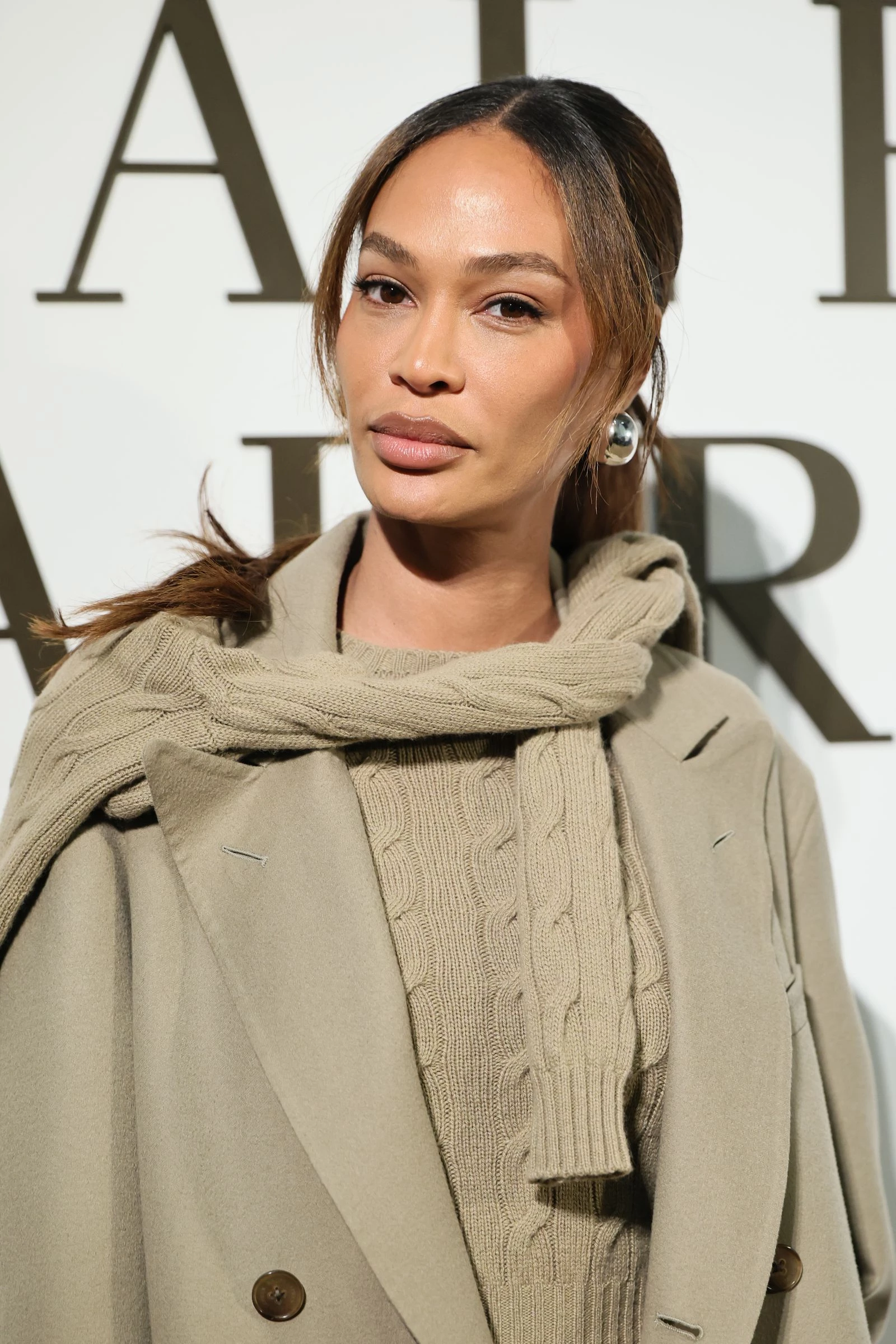 Сережки як заміна макіяжу: топ-тенденція 2026
7