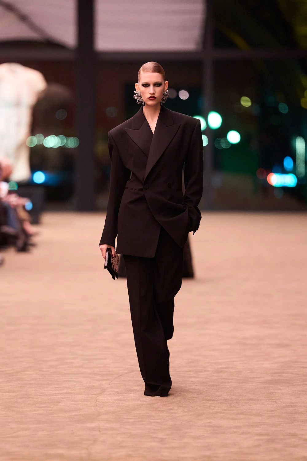 Чуттєвість і стриманість: свіжий погляд Saint Laurent, сезон осінь-зима 2026/2027
9