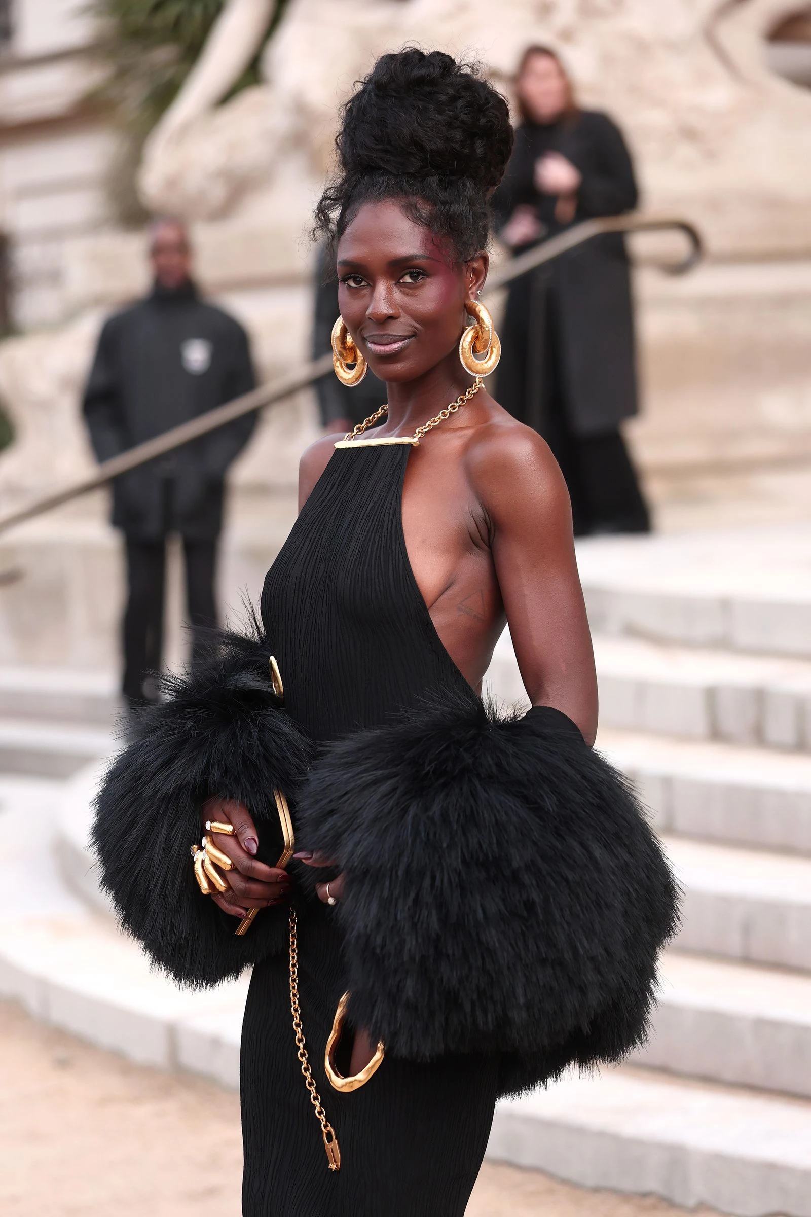 Сережки як заміна макіяжу: топ-тенденція 2026
5