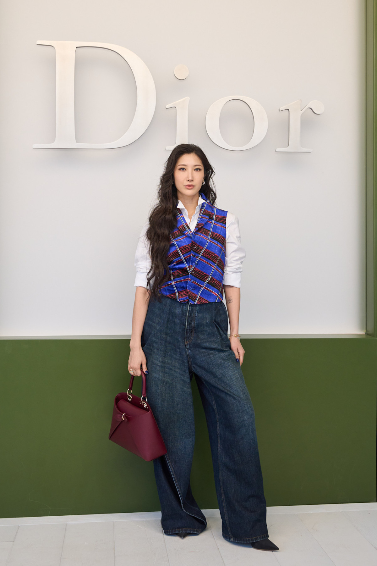 У що вбралися Шарліз Терон, Дева Кассель та інші знаменитості на дефіле Christian Dior
13