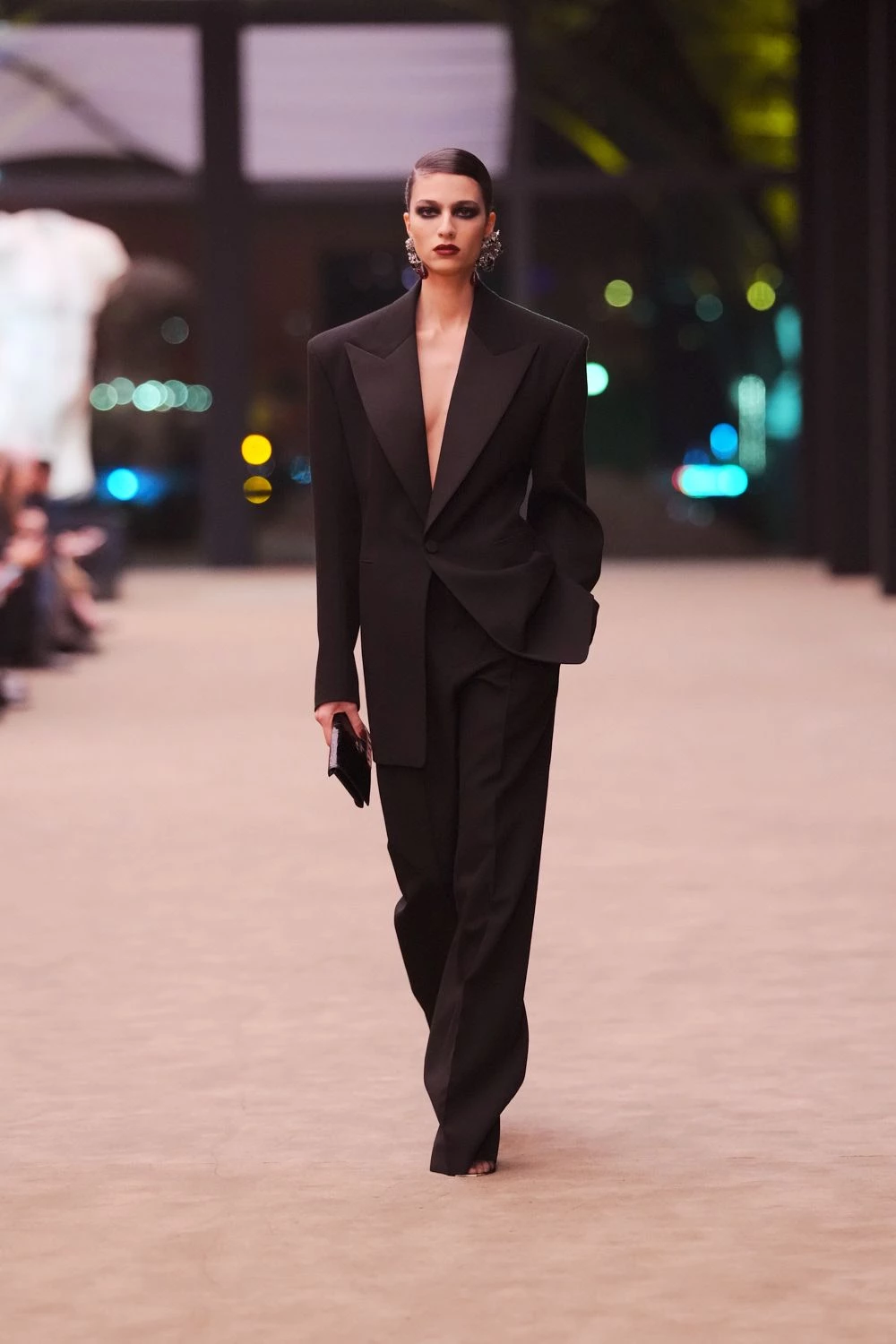 Чуттєвість і стриманість: свіжий погляд Saint Laurent, сезон осінь-зима 2026/2027
12