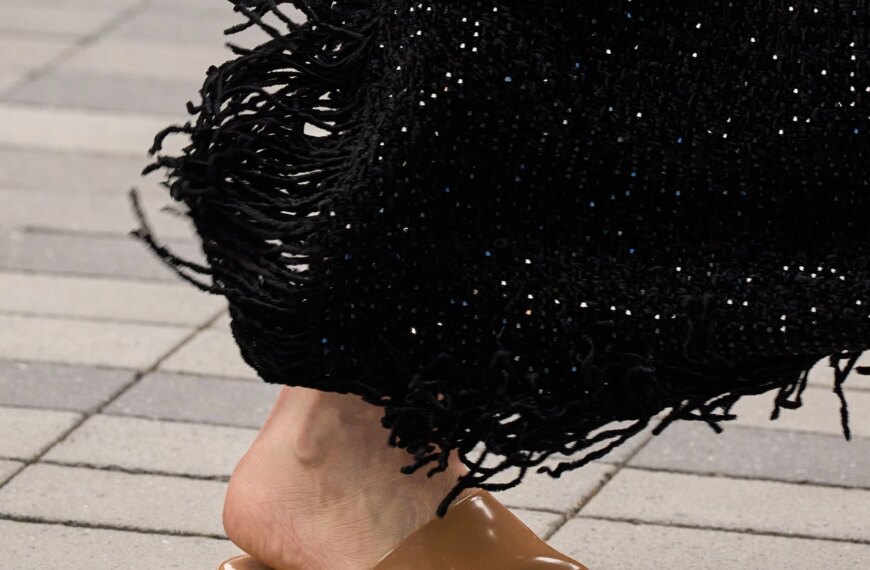 Лаконічні капці: писк сезону весна-літо для прихильників мінімалізму