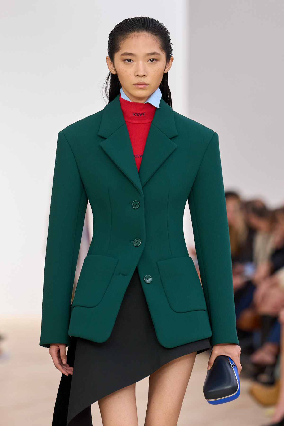 Трендові жакети: весняно-літній сезон 2026 з оригінальними фасонами
7