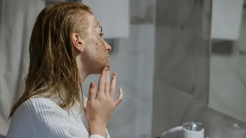 Минули дні абрикосових ядерець та алкоголю: косметика, яка має відійти в минуле.