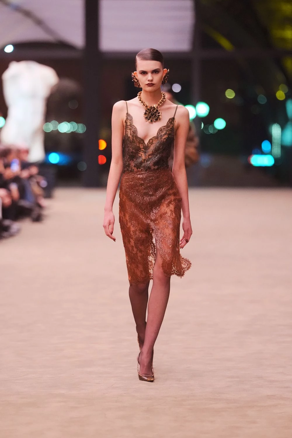 Чуттєвість і стриманість: свіжий погляд Saint Laurent, сезон осінь-зима 2026/2027
1