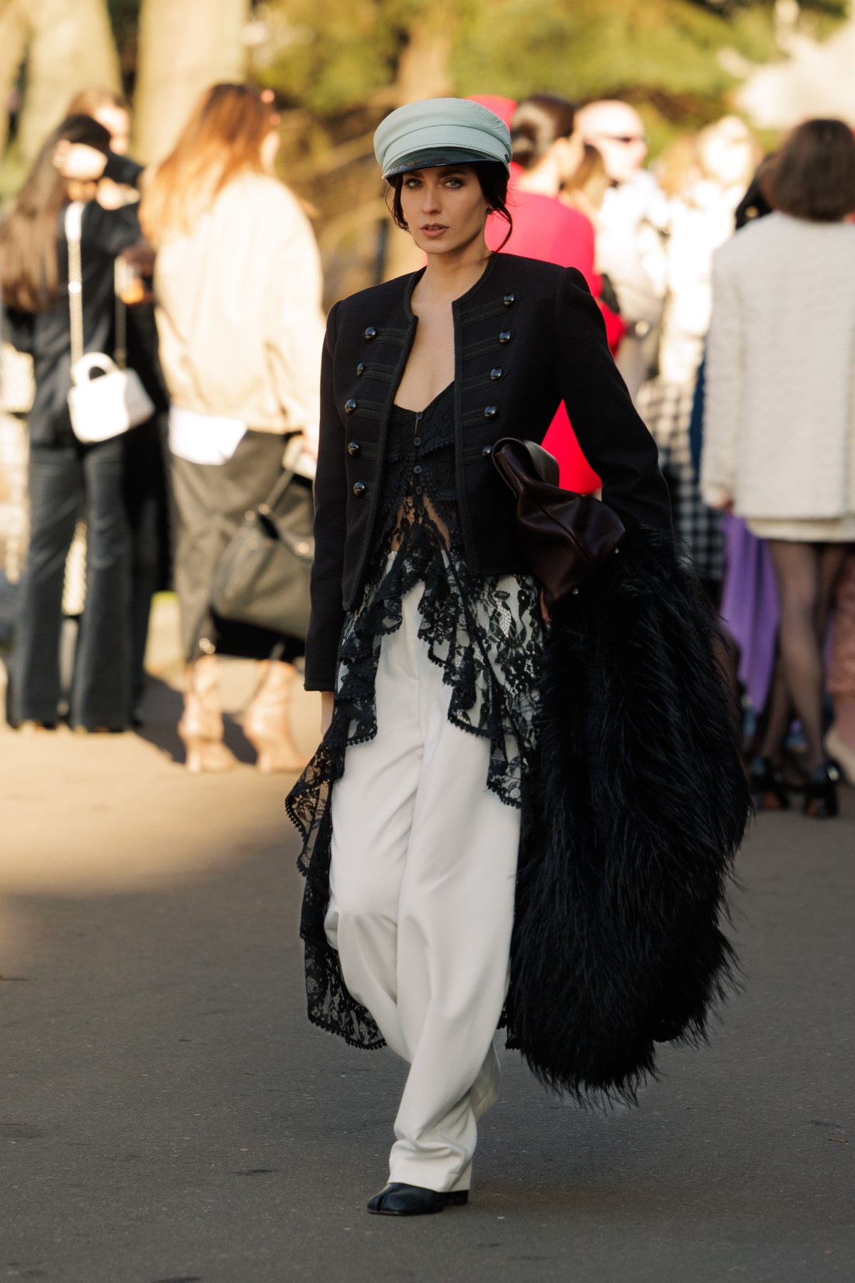 Вулична мода: образи відвідувачів третього дня Ukrainian Fashion Week осінньо-зимового сезону 2026/27
31