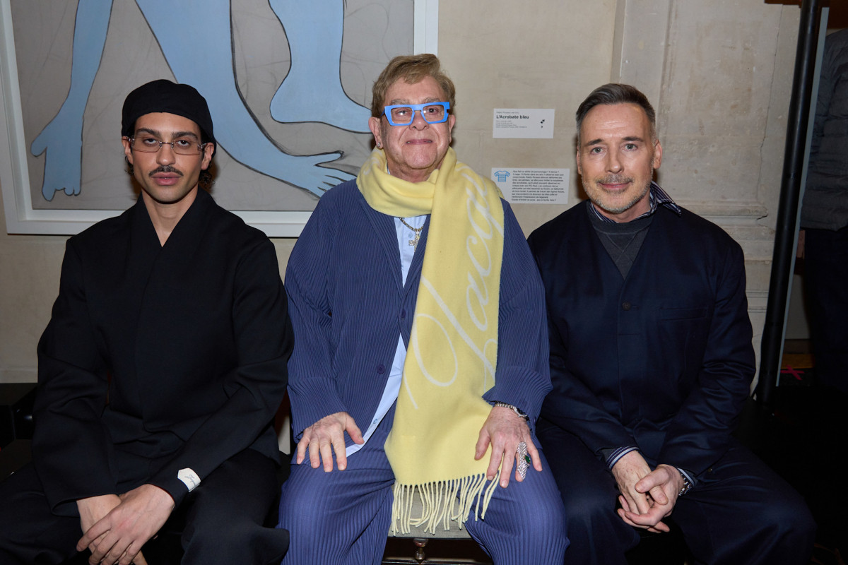 Парад зірок на шоу Jacquemus: K-pop діви, американська мільйонерка, голлівудські знаменитості, Тіна Кунакі та Елтон Джон
4