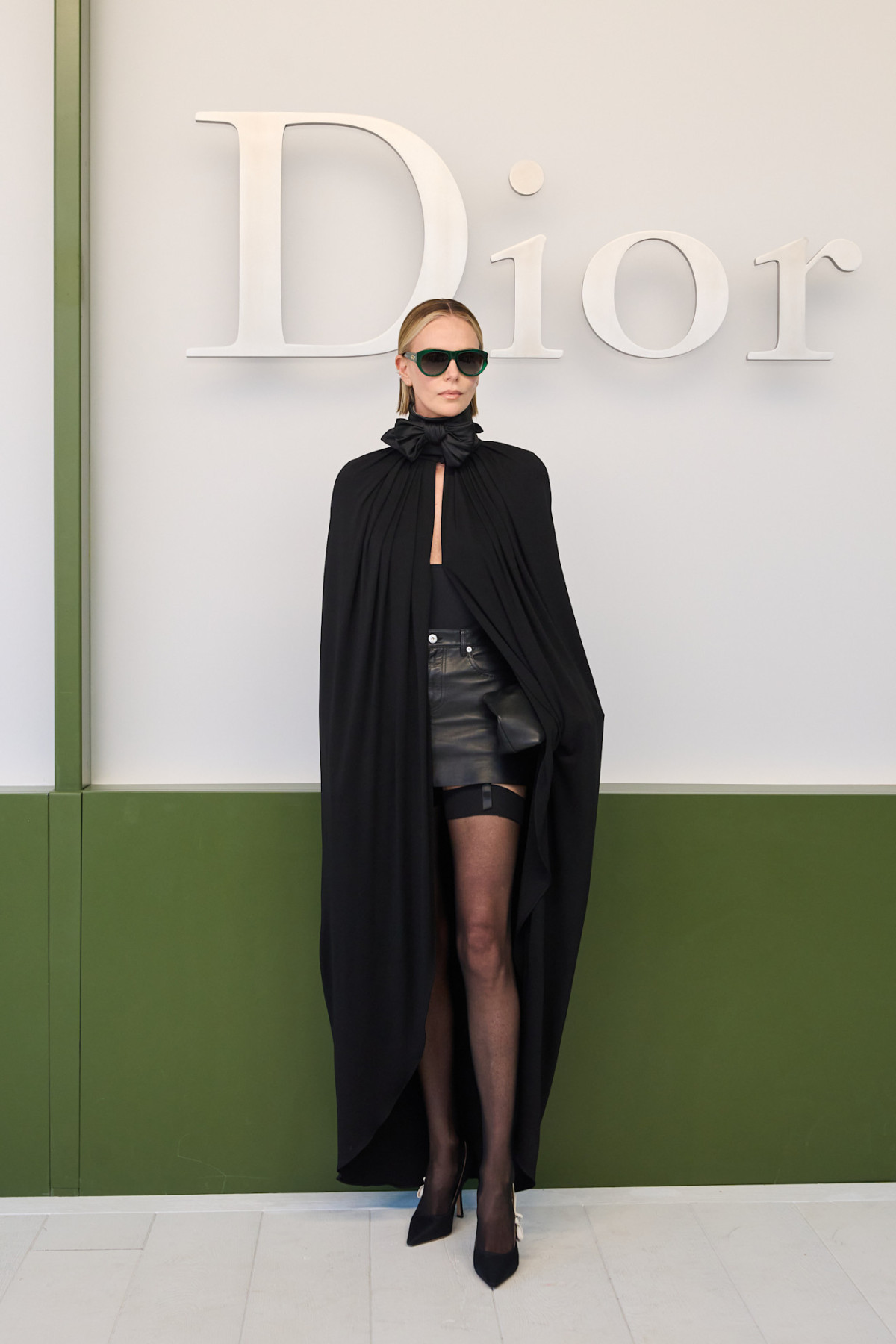 У що вбралися Шарліз Терон, Дева Кассель та інші знаменитості на дефіле Christian Dior
1