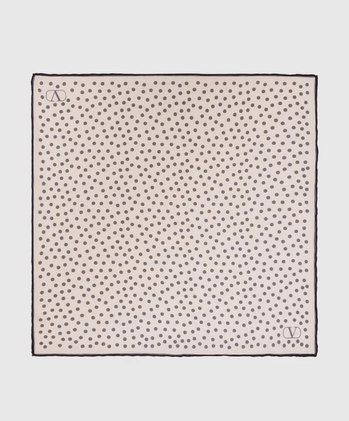 Хустка на шиї – головний тренд сезону в ковбойському стилі.
7