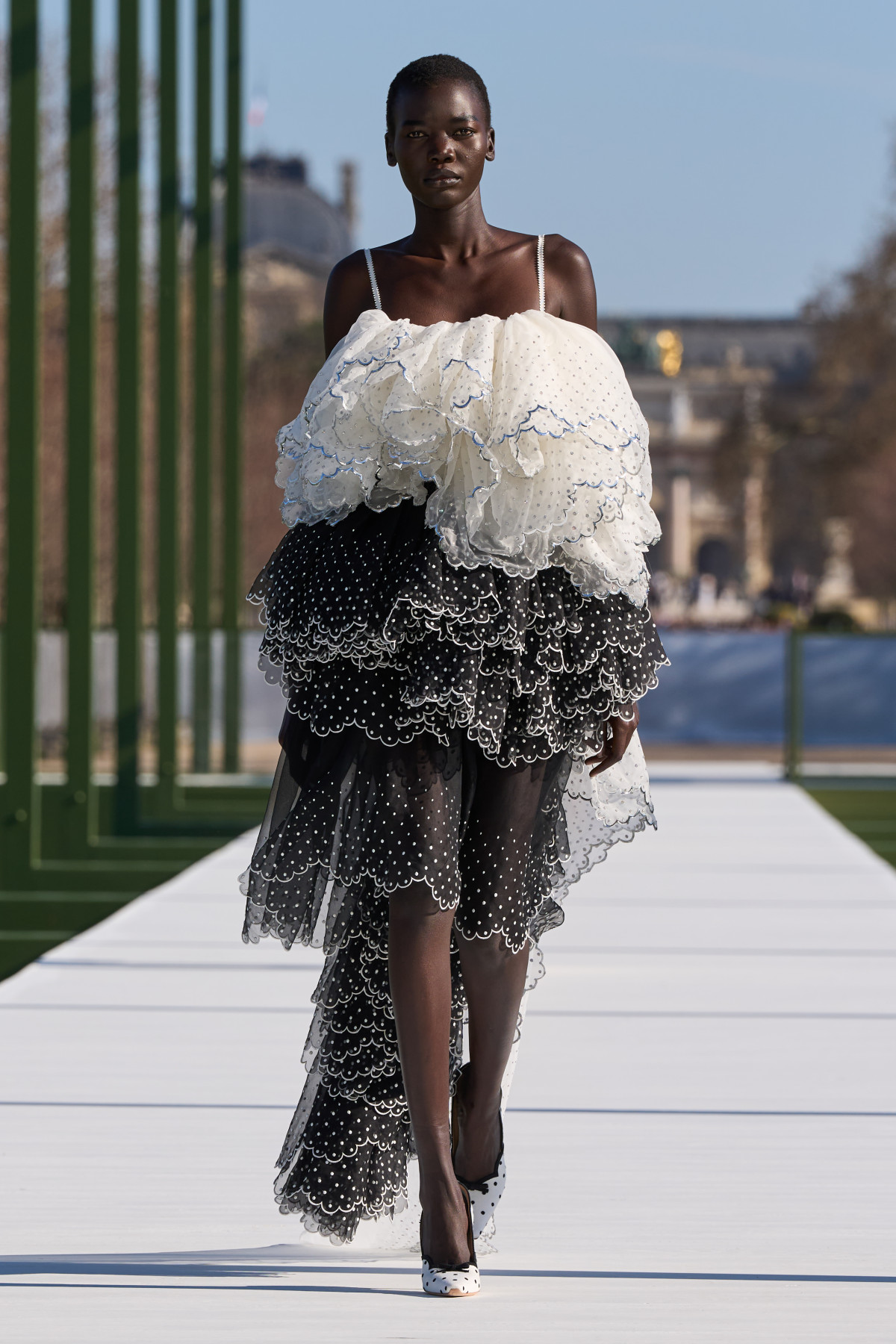 Андерсон переосмислює вуличний стиль в колекції Dior осінь-зима 2026-2027
19