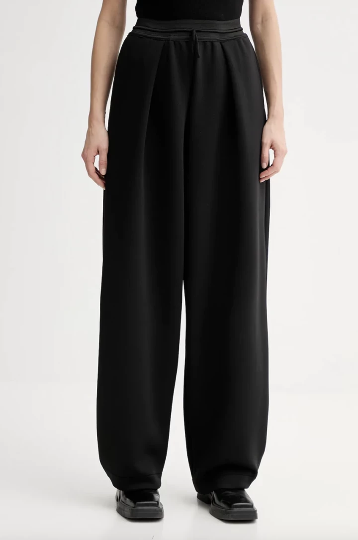 Мішкуваті джогери – топова обновка твого гардеробу цієї пори року
8