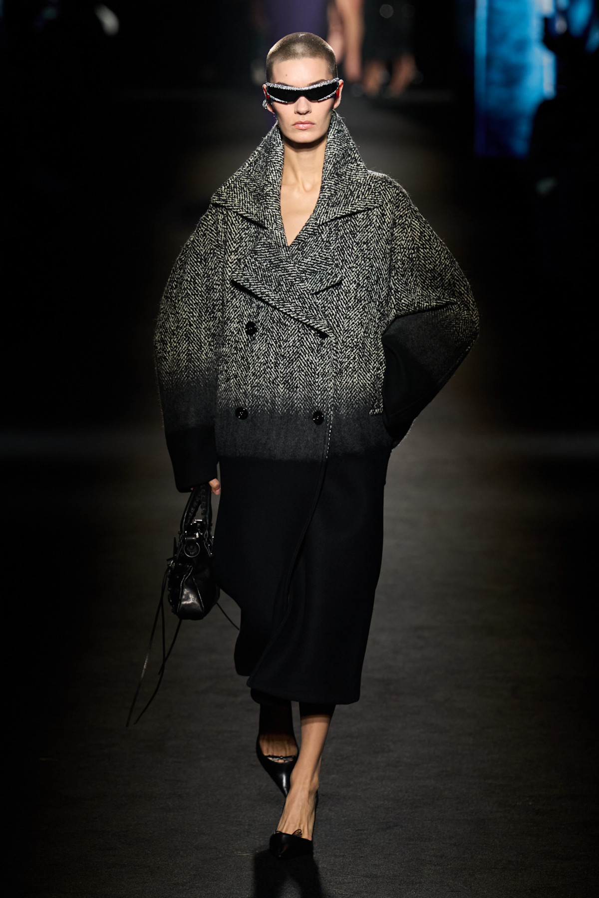 Вісім ключових порад від Balenciaga для стильного оновлення гардеробу.
17