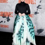 Джессі Баклі знову вражає у сукні Chanel з плямистою спідницею на прем'єрі фільму “Наречена” в Нью-Йорку