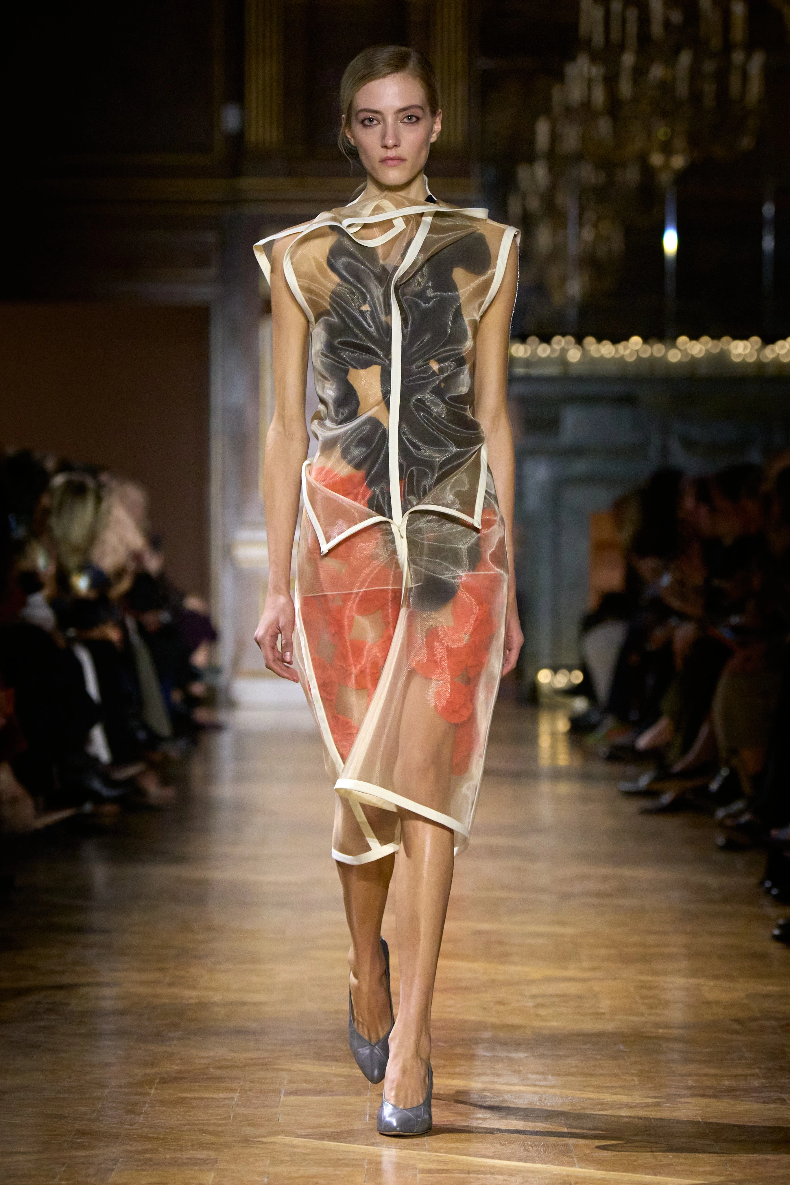 Паризький тиждень моди: свіжі покази Balenciaga, LOEWE і Viktoria Beckham
10