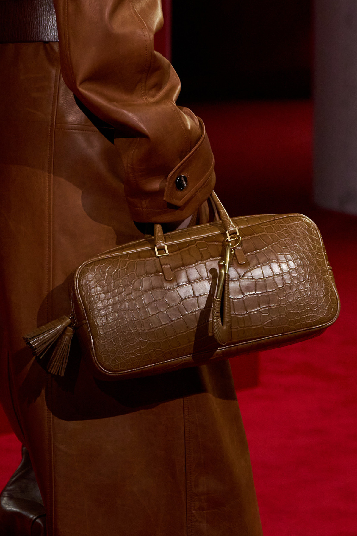 Округлені силуети та блискучі хутра: ключові тренди з показу Bottega Veneta
29