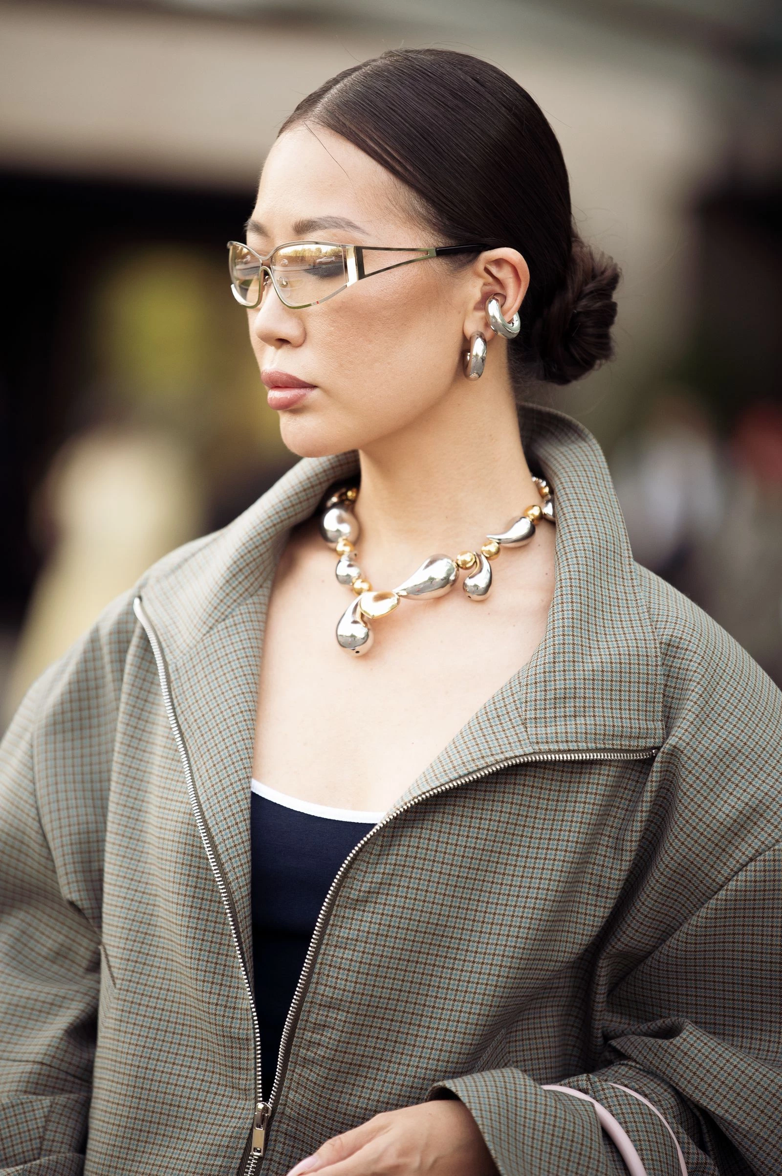 Сережки як заміна макіяжу: топ-тенденція 2026
8