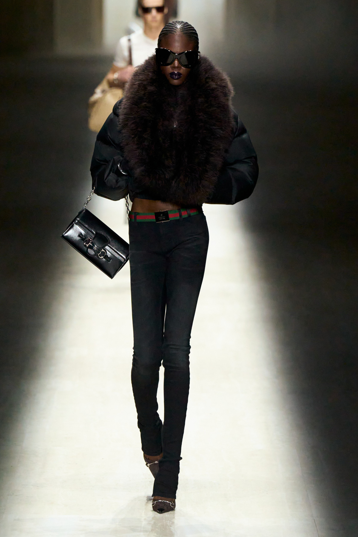 Скінні з низькою посадкою знову в моді: Демна Гвасалія реанімує найсуперечливіший тренд 2000-х
5