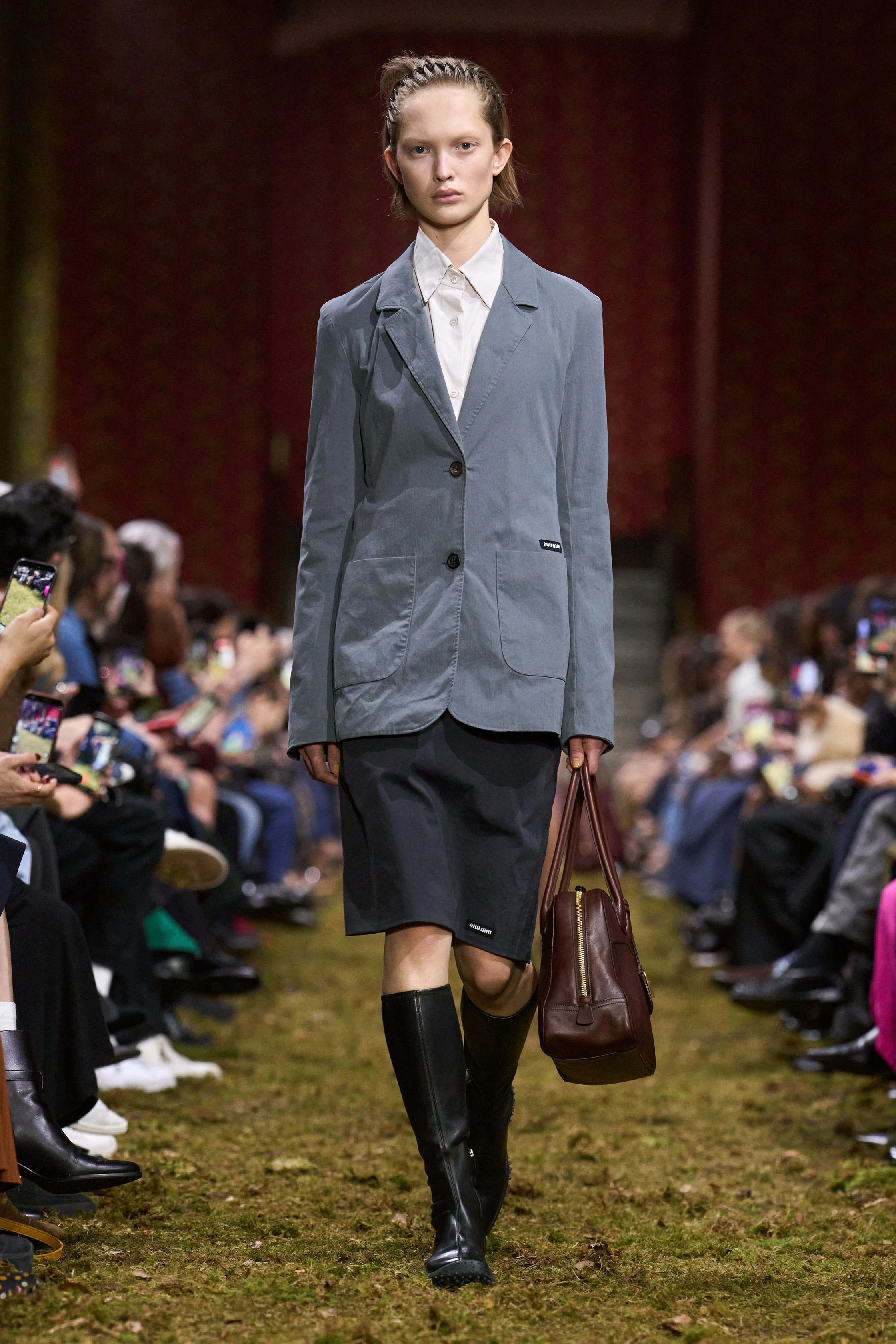 Свіжа лінія Miu Miu осінь-зима 2026/2027: мінімалістична концепція від Miuccia Prada
5