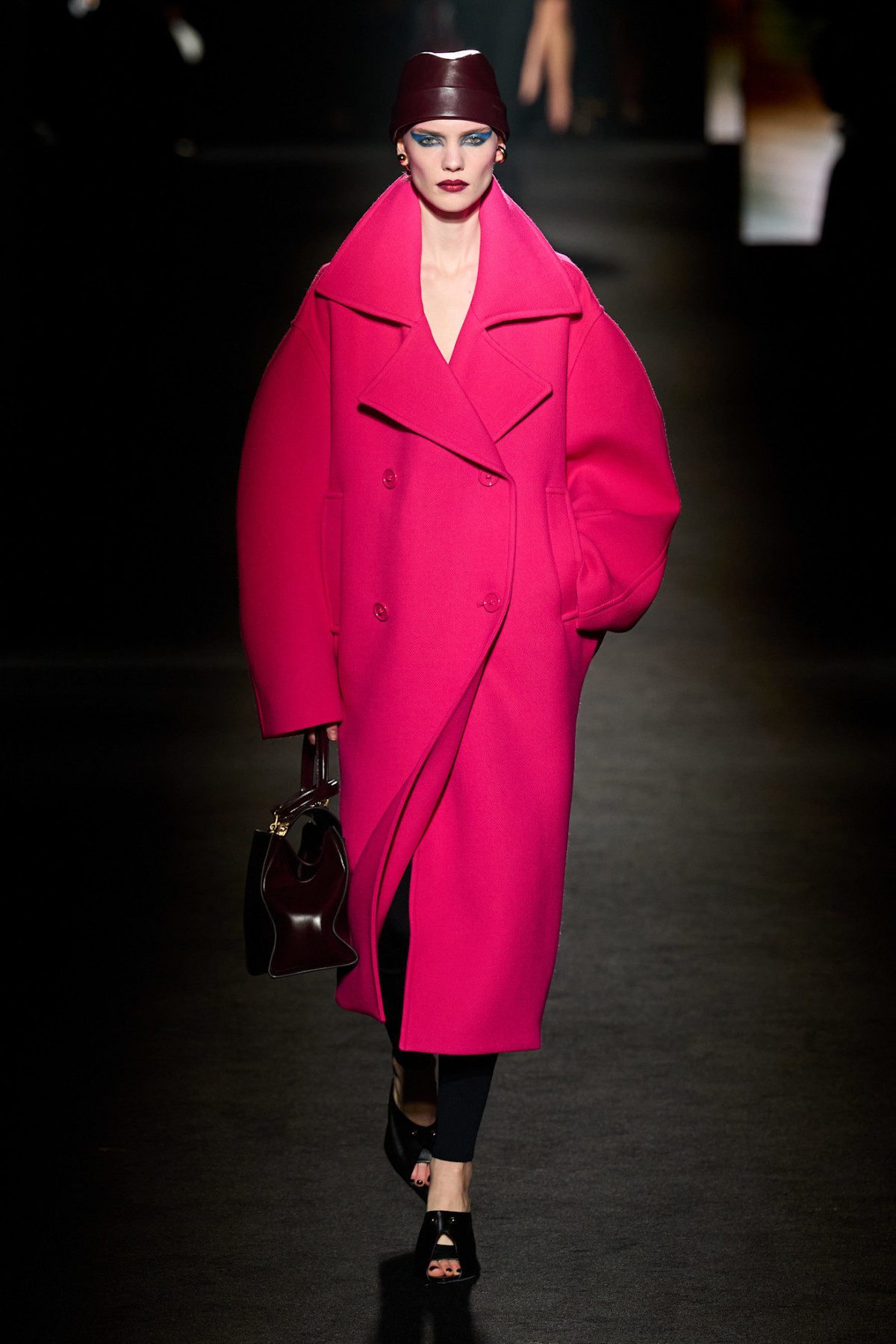 Вісім ключових порад від Balenciaga для стильного оновлення гардеробу.
23