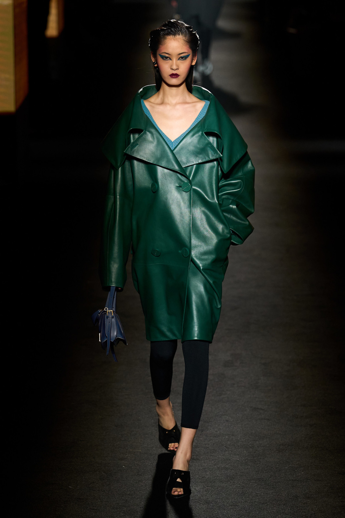 Вісім ключових порад від Balenciaga для стильного оновлення гардеробу.
4