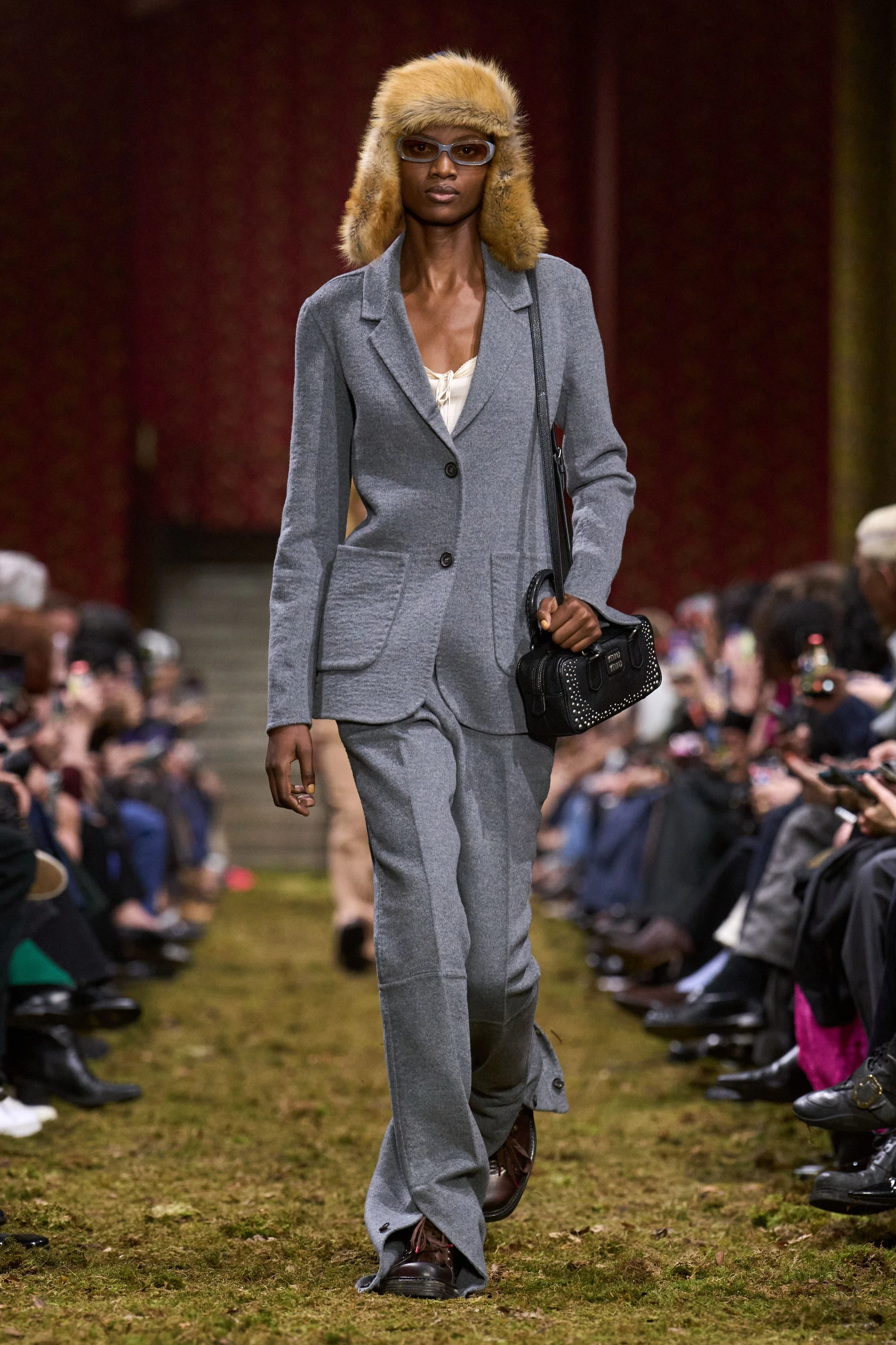 Свіжа лінія Miu Miu осінь-зима 2026/2027: мінімалістична концепція від Miuccia Prada
12