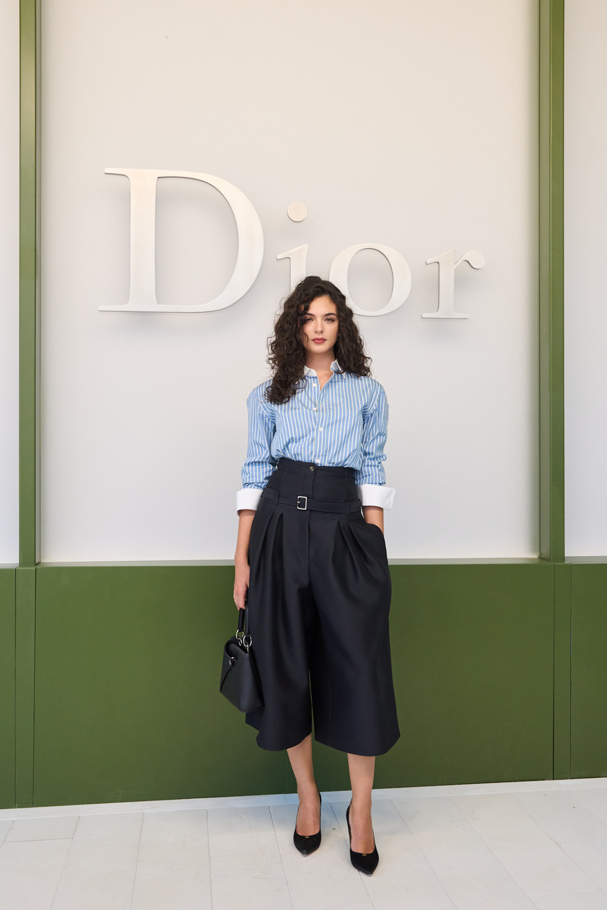 У що вбралися Шарліз Терон, Дева Кассель та інші знаменитості на дефіле Christian Dior
8